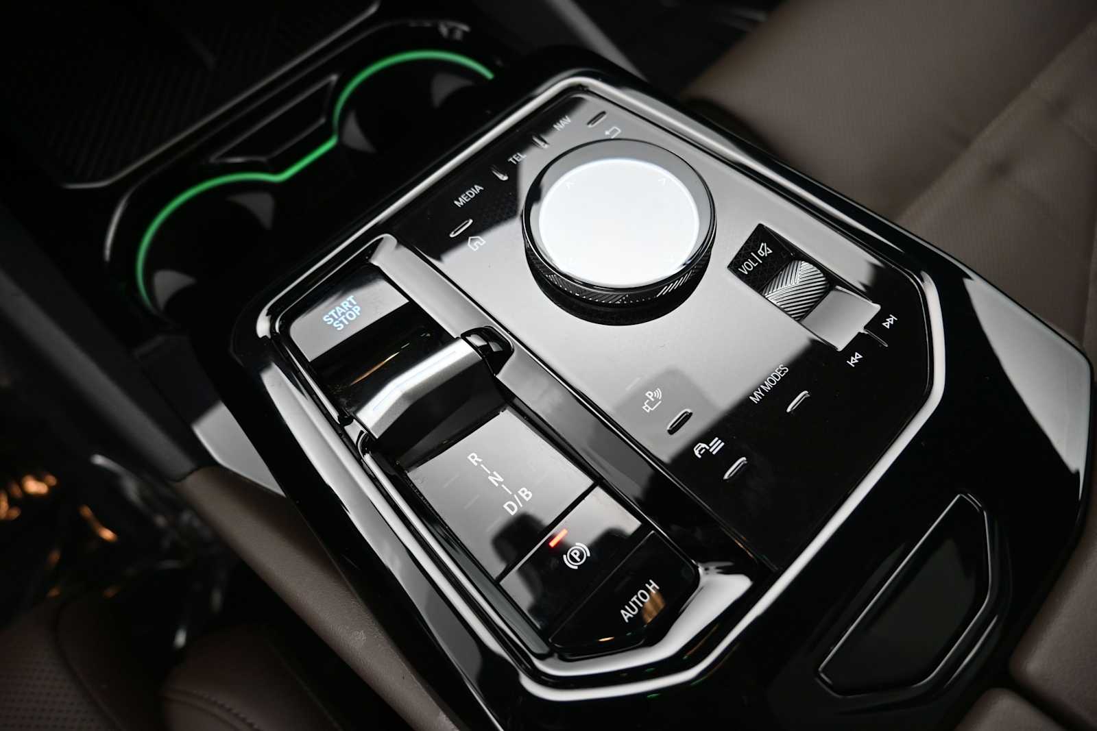2024 BMW i5 M60 - Photo 12