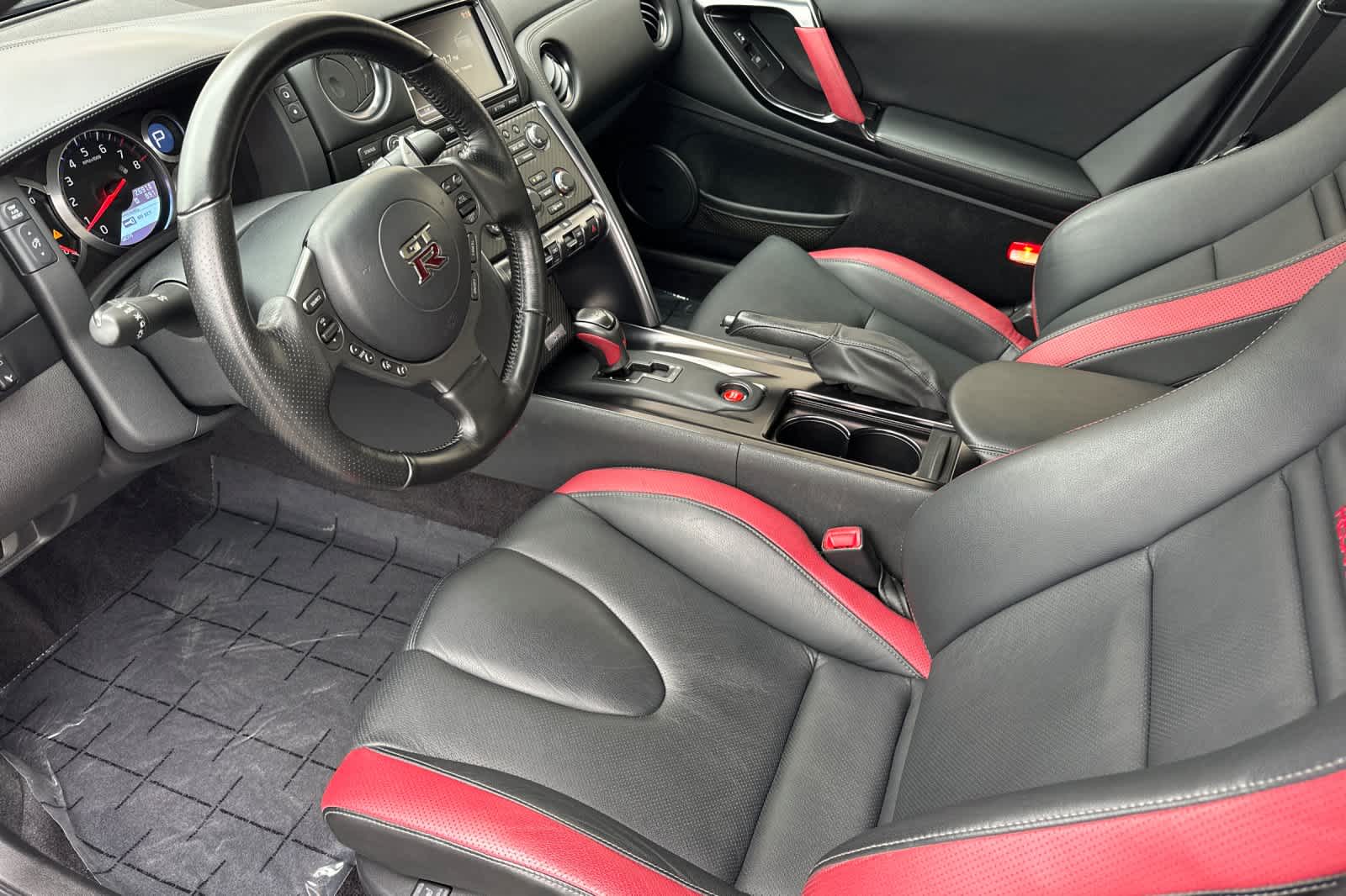 2013 Nissan GT-R Black Edition 10