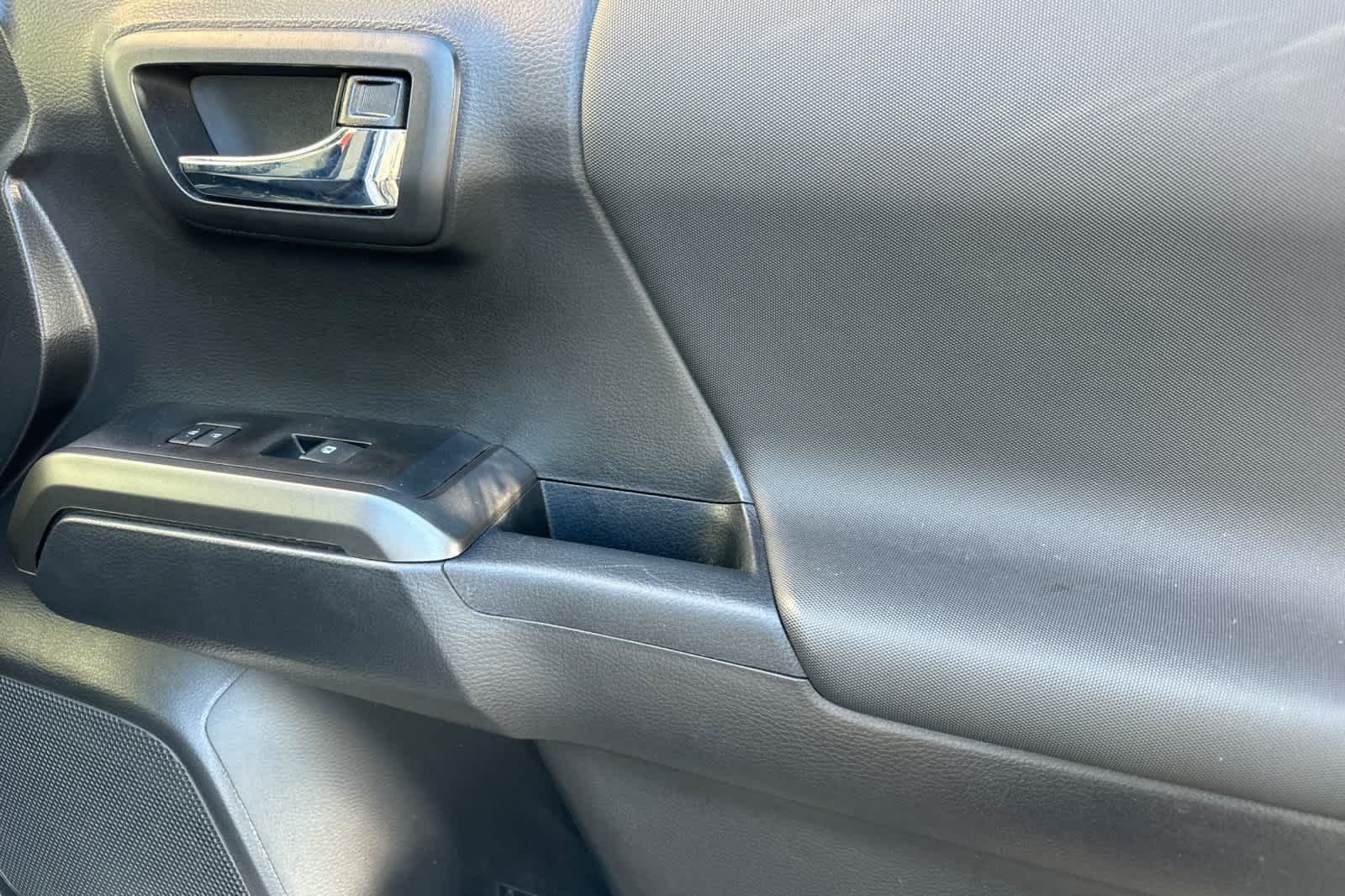 Thumbnail: 2023 Toyota Tacoma - 16