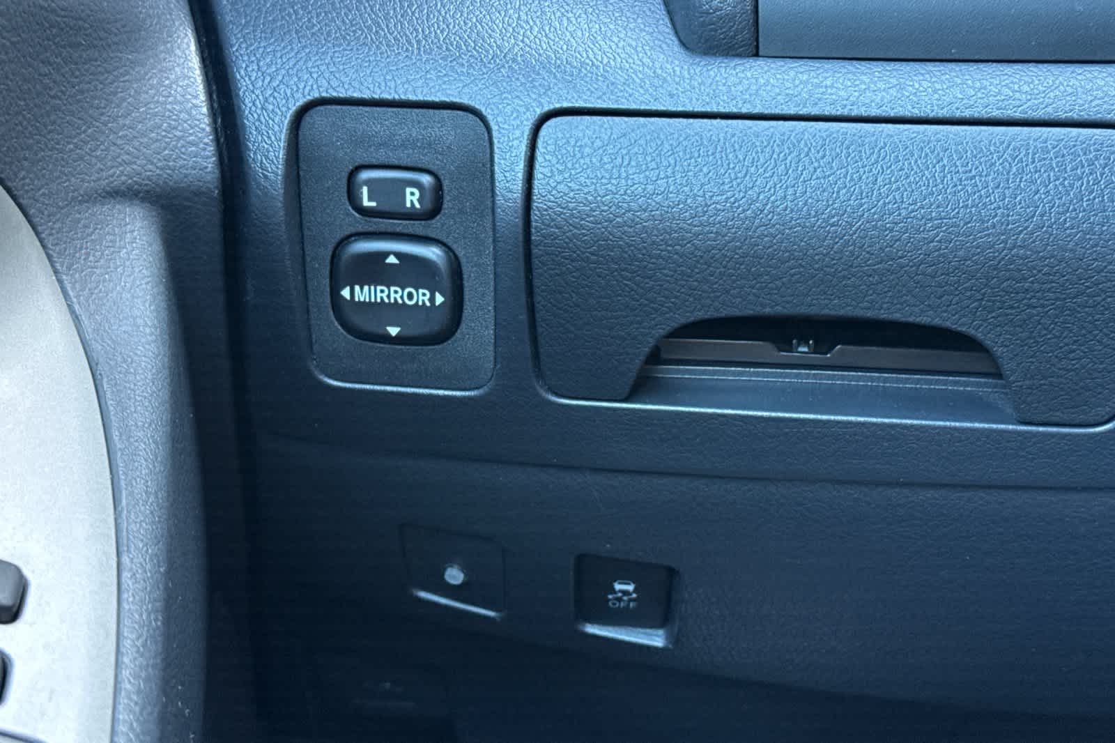 Thumbnail: 2011 Toyota Camry - 28