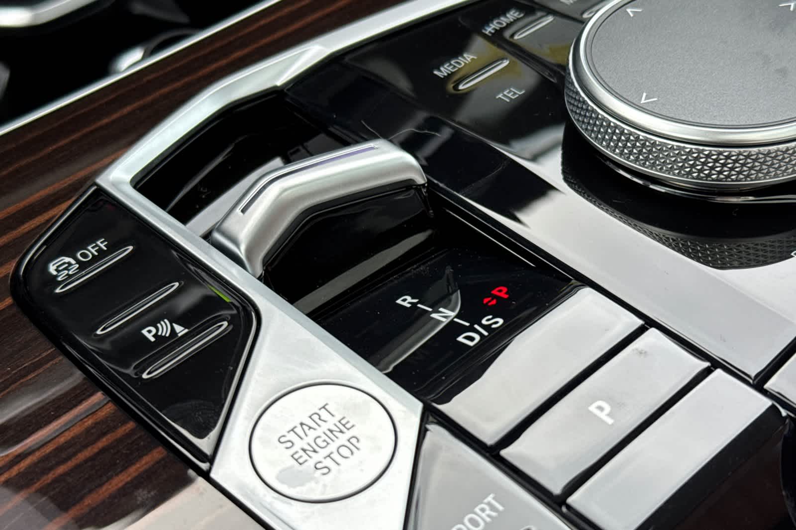 Thumbnail: 2026 BMW X7 - 25