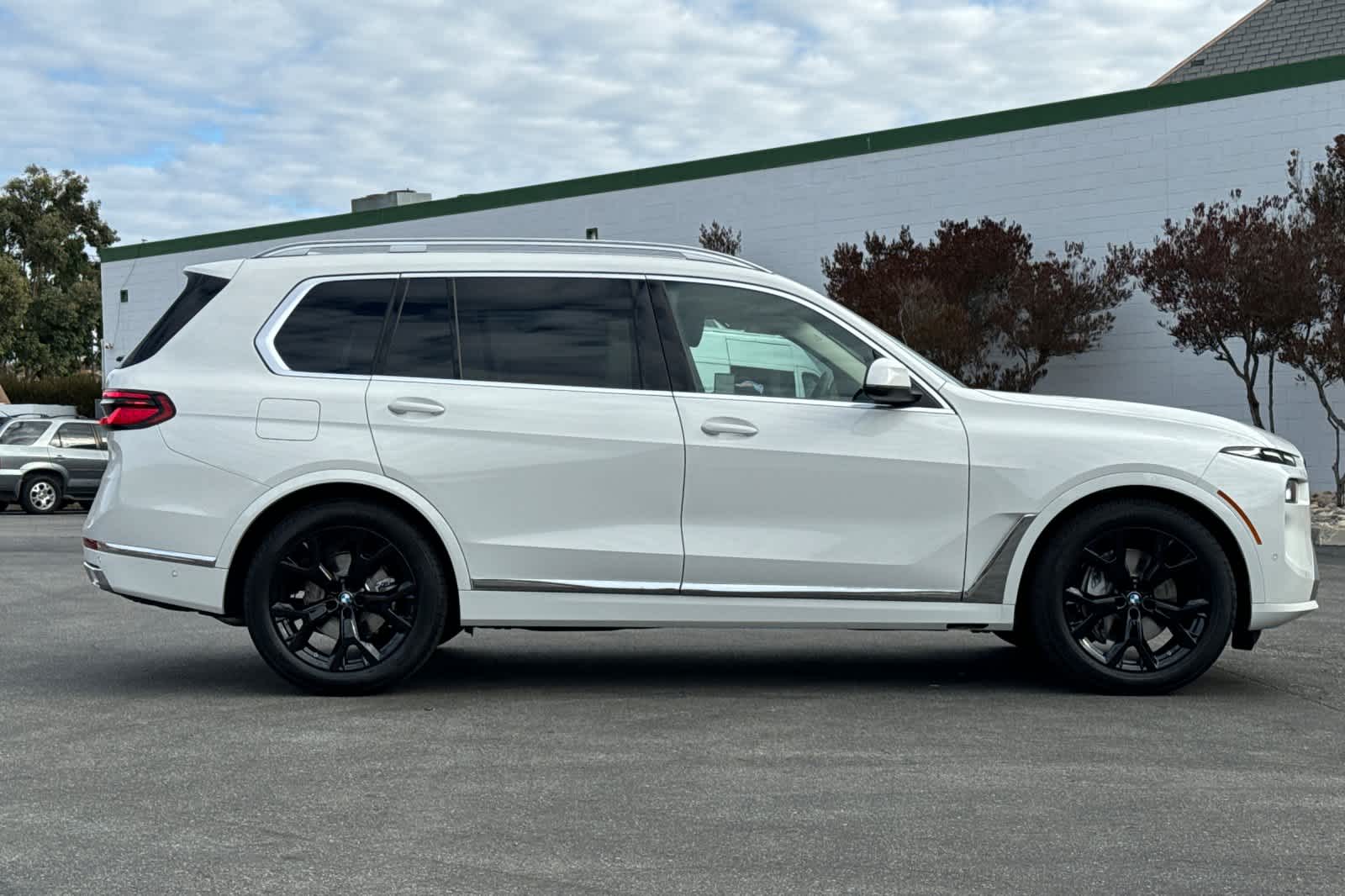 Thumbnail: 2026 BMW X7 - 8