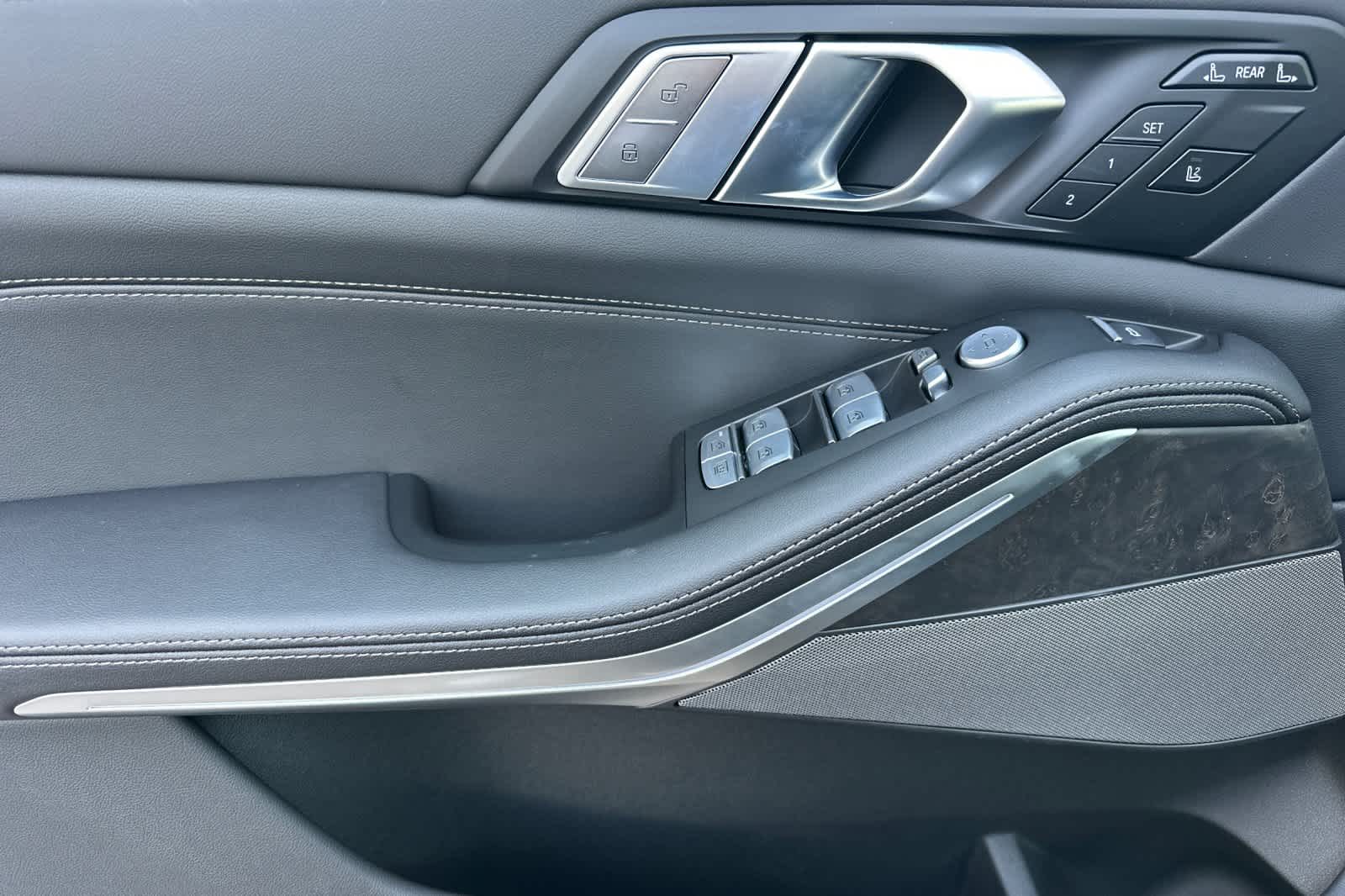 Thumbnail: 2026 BMW X7 - 13