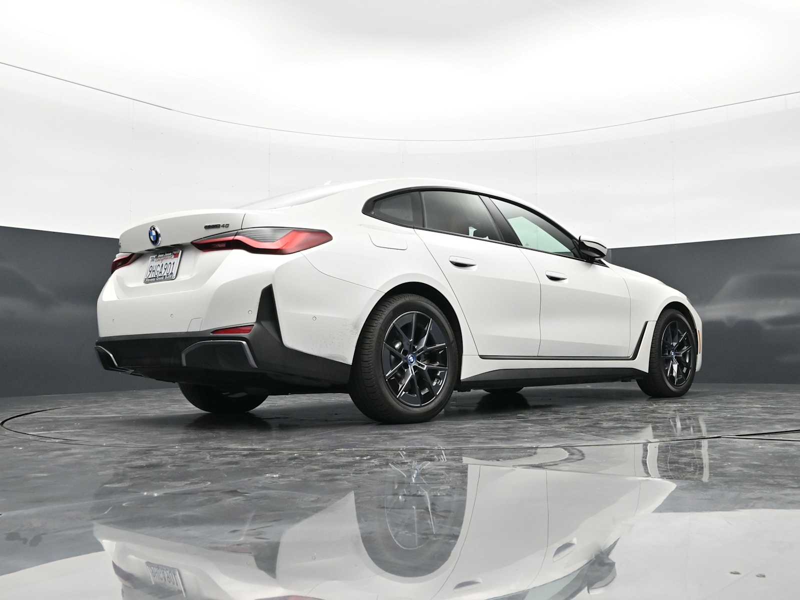 Thumbnail: 2023 BMW i4 - 21