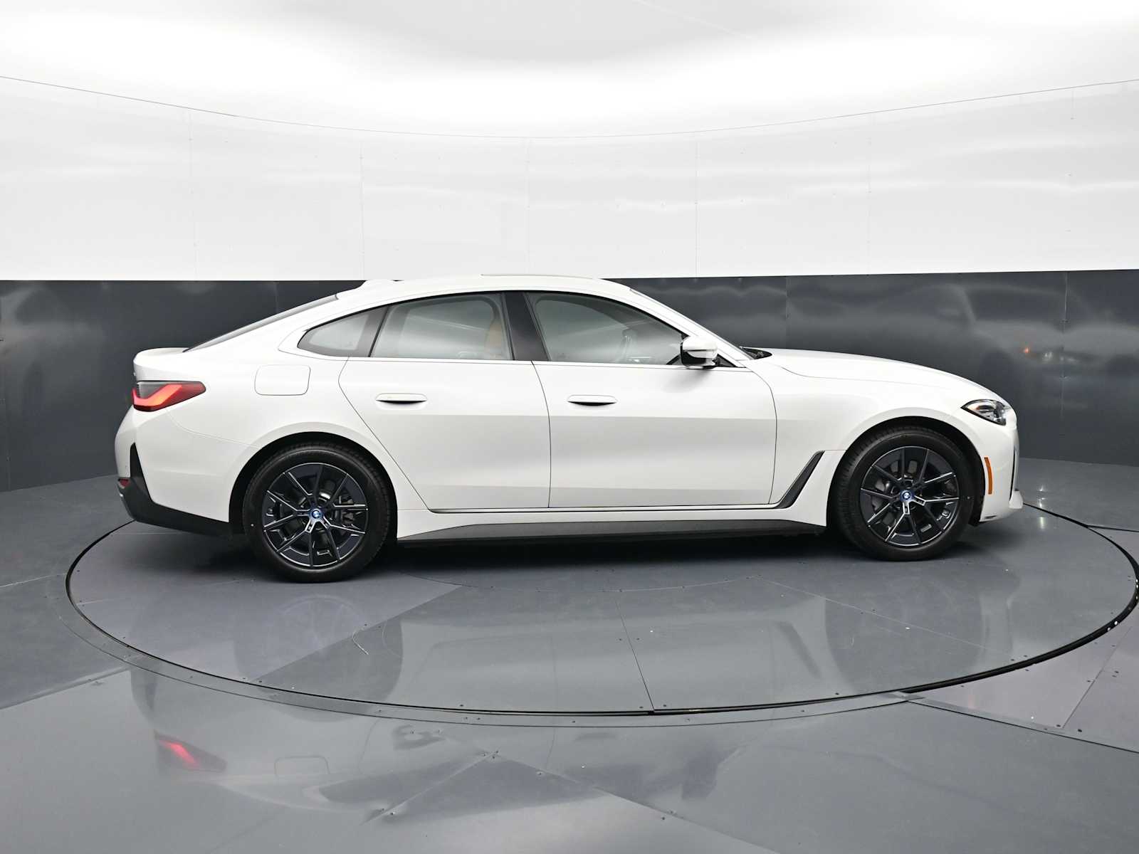 Thumbnail: 2023 BMW i4 - 4
