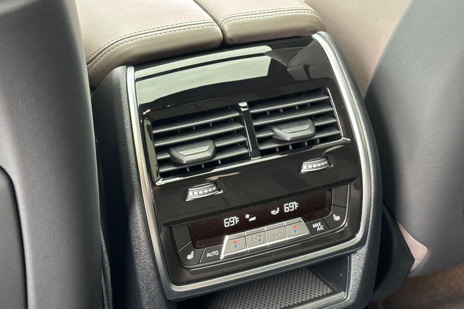 Thumbnail: 2024 BMW X6 - 14