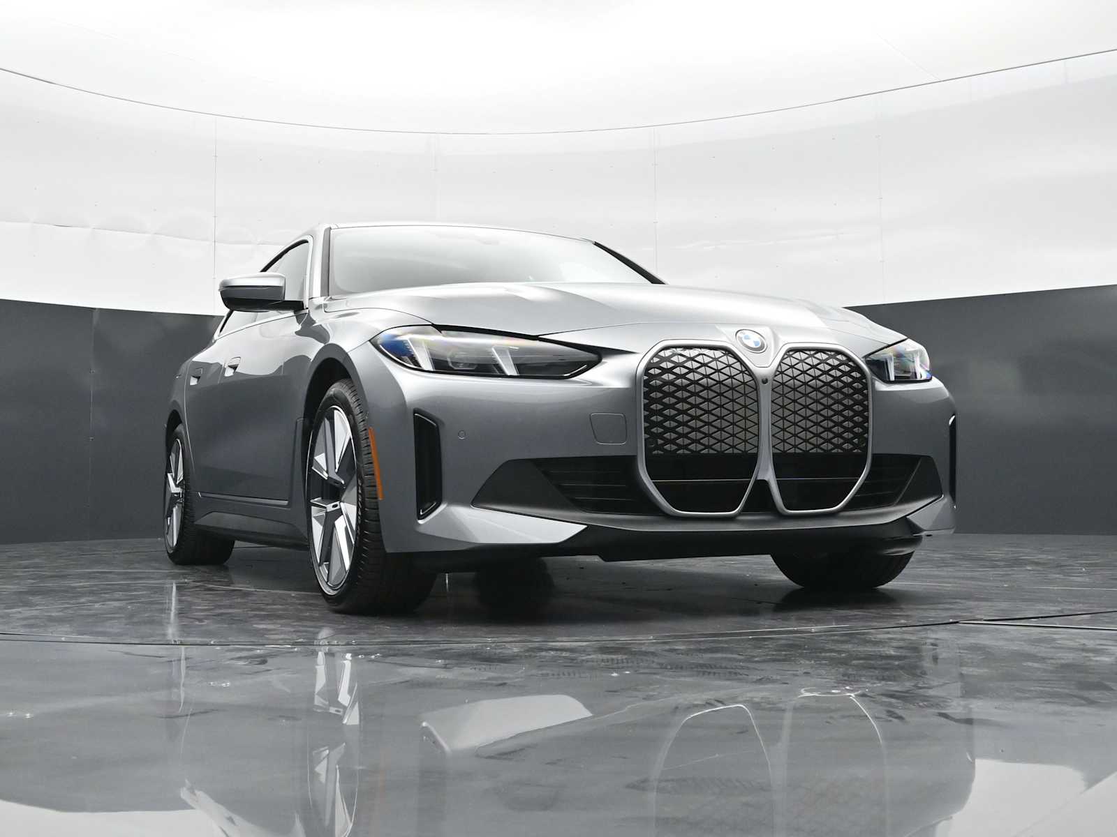 Thumbnail: 2026 BMW i4 - 27