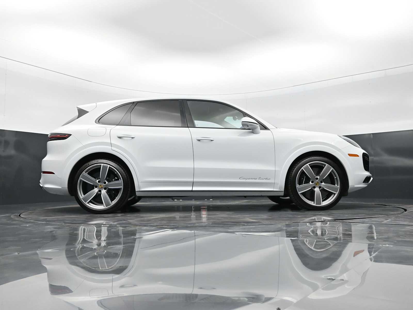 Thumbnail: 2021 Porsche Cayenne - 25