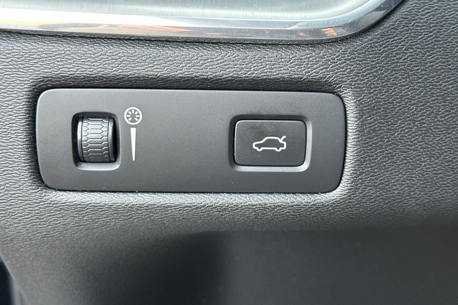 Thumbnail: 2018 Volvo XC60 - 29