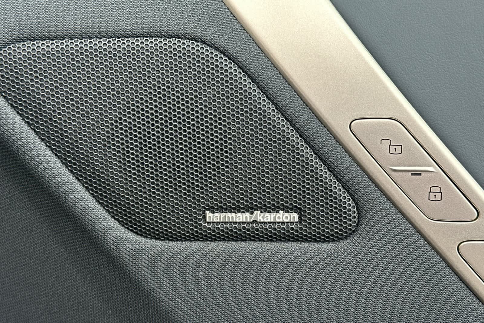 Thumbnail: 2025 BMW iX - 20