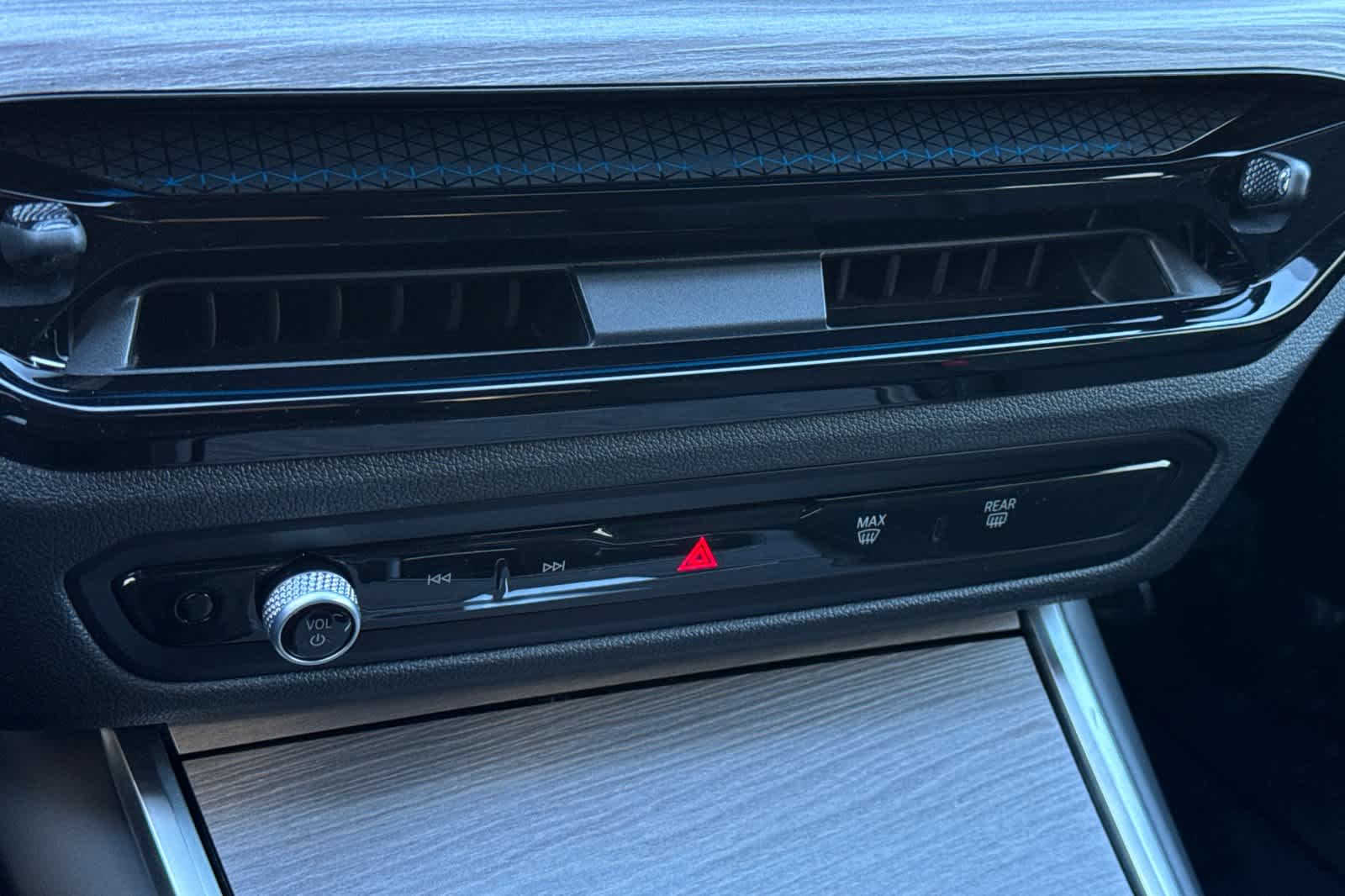 Thumbnail: 2025 BMW i4 - 21