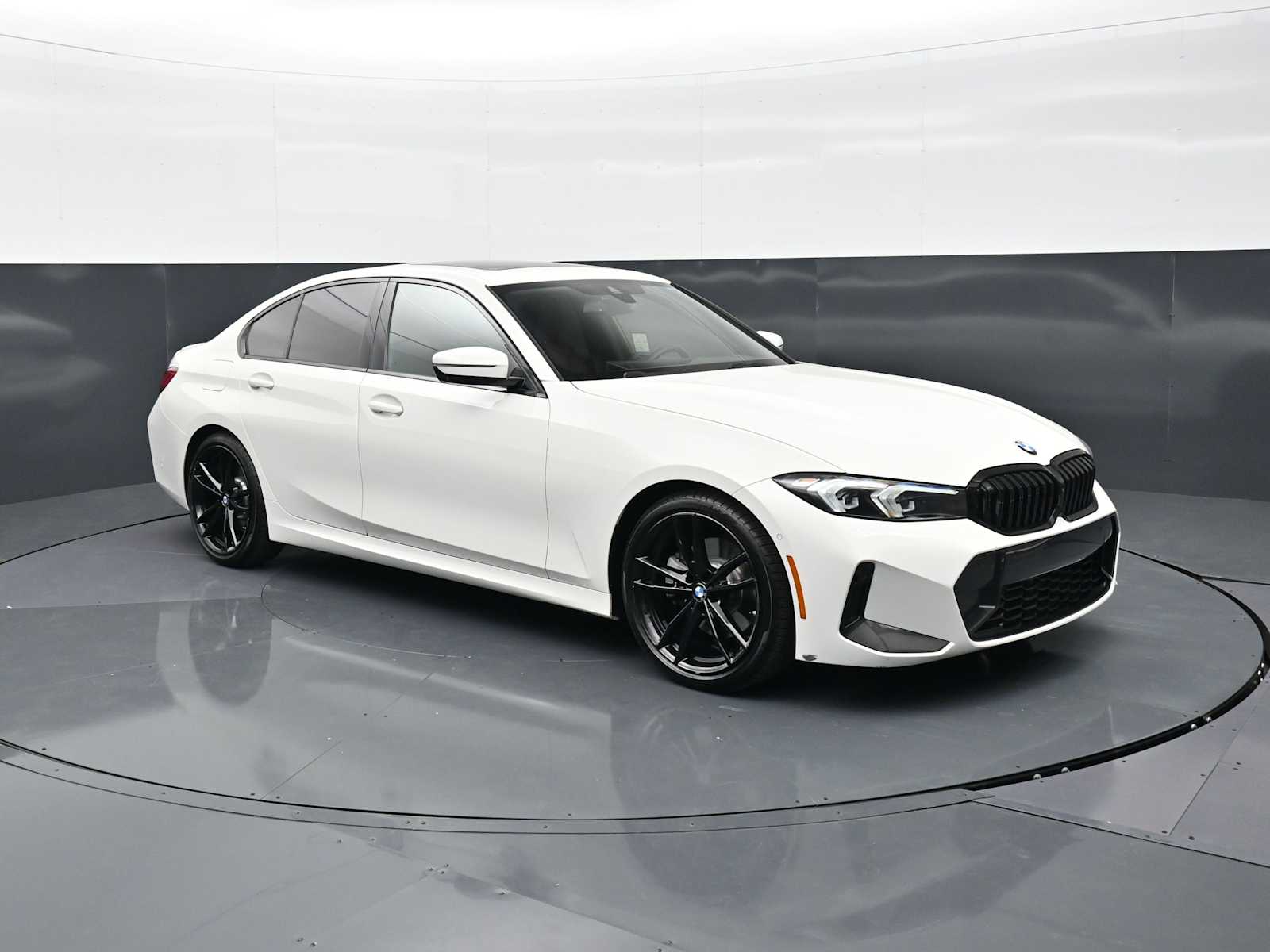 Thumbnail: 2024 BMW 3 Series - 3