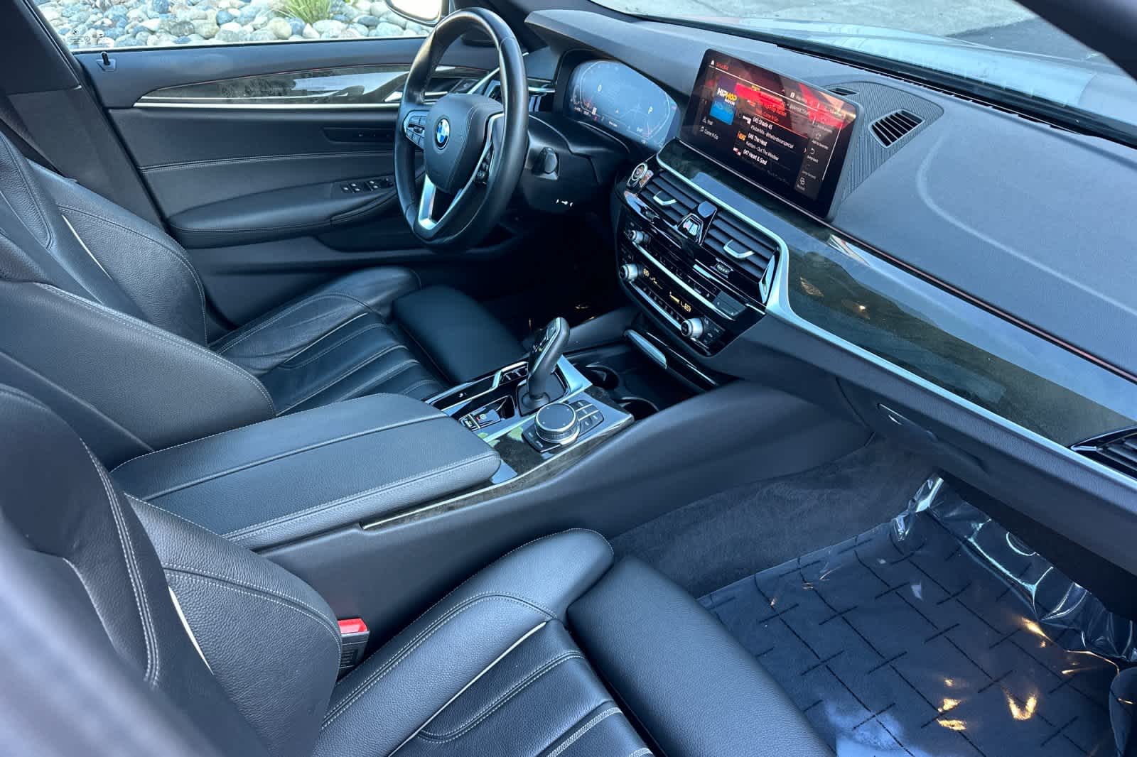 Thumbnail: 2023 BMW 5 Series - 18