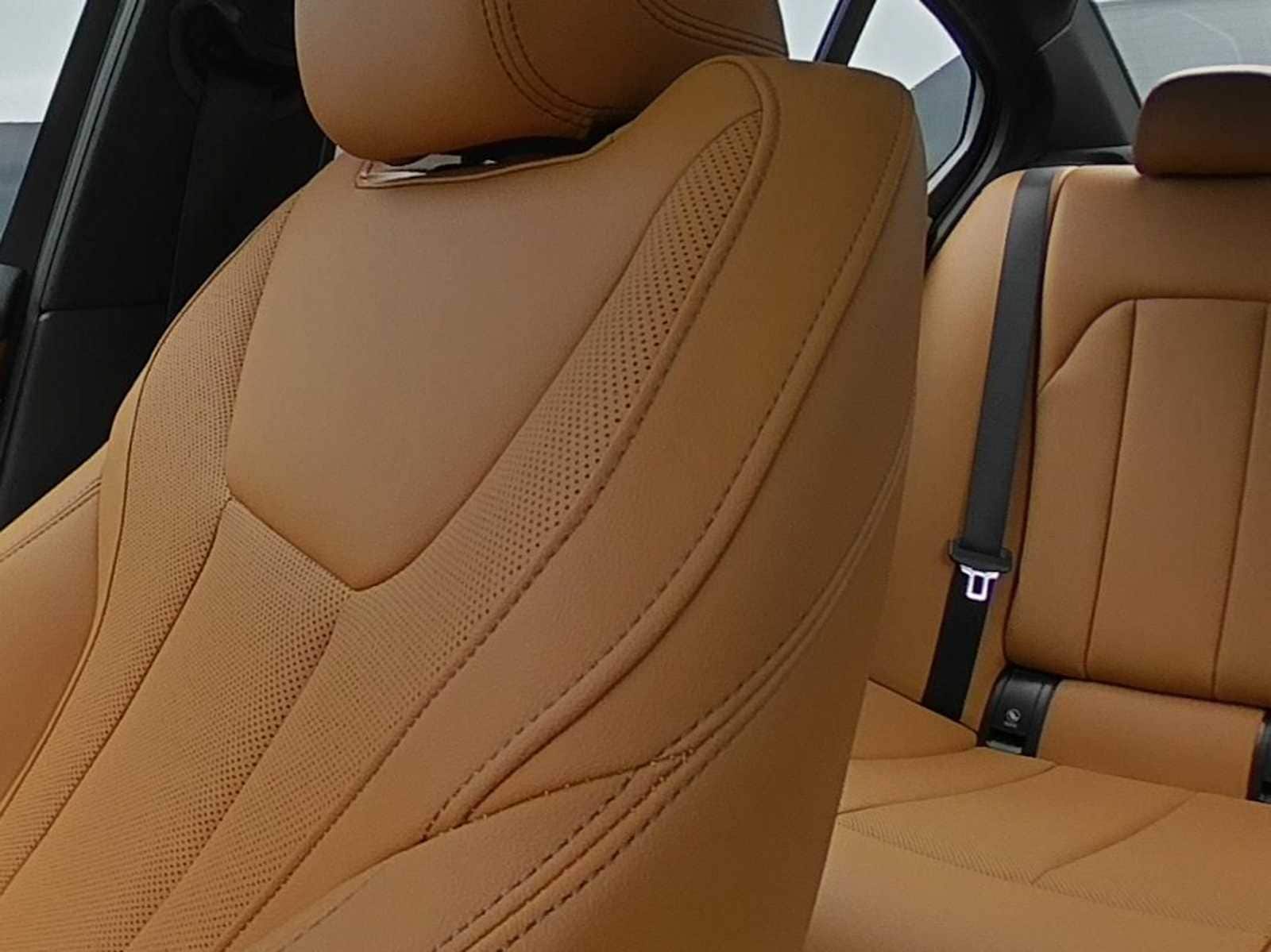 2026 BMW 3 Series 330i - Photo 28