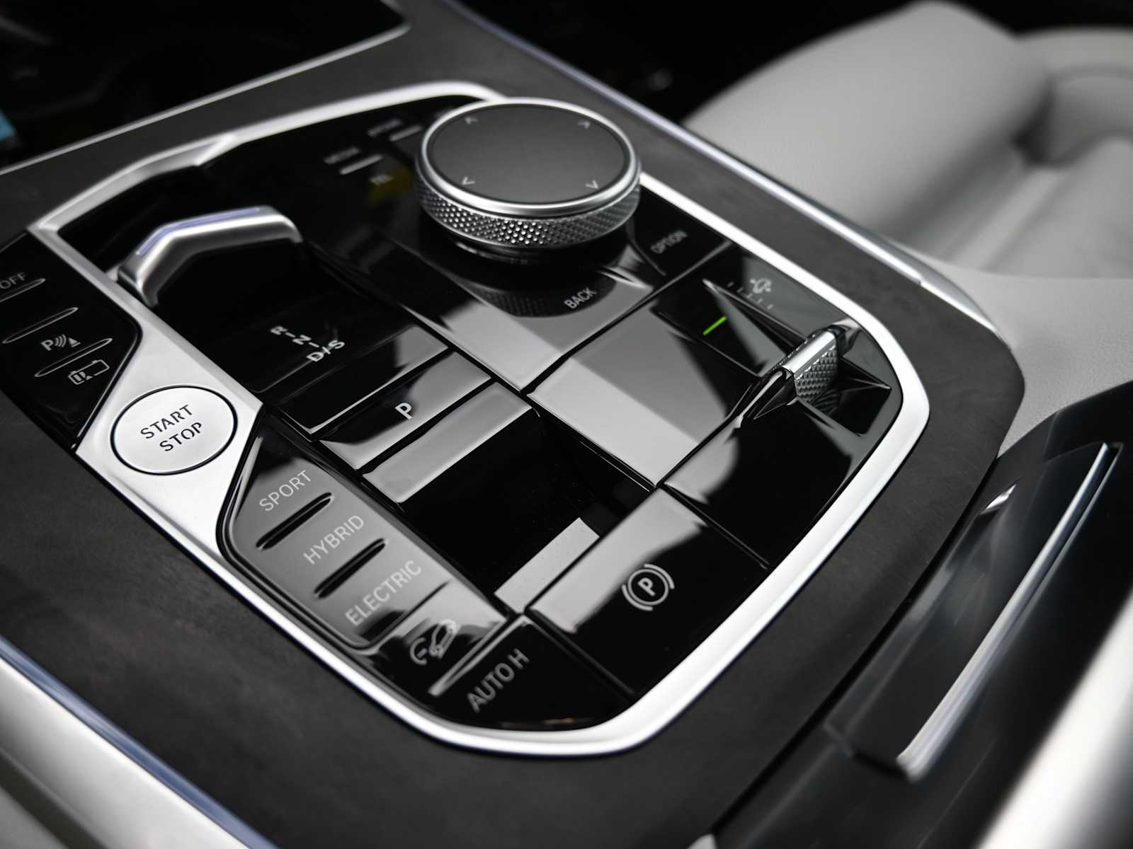 Thumbnail: 2026 BMW X5 - 12