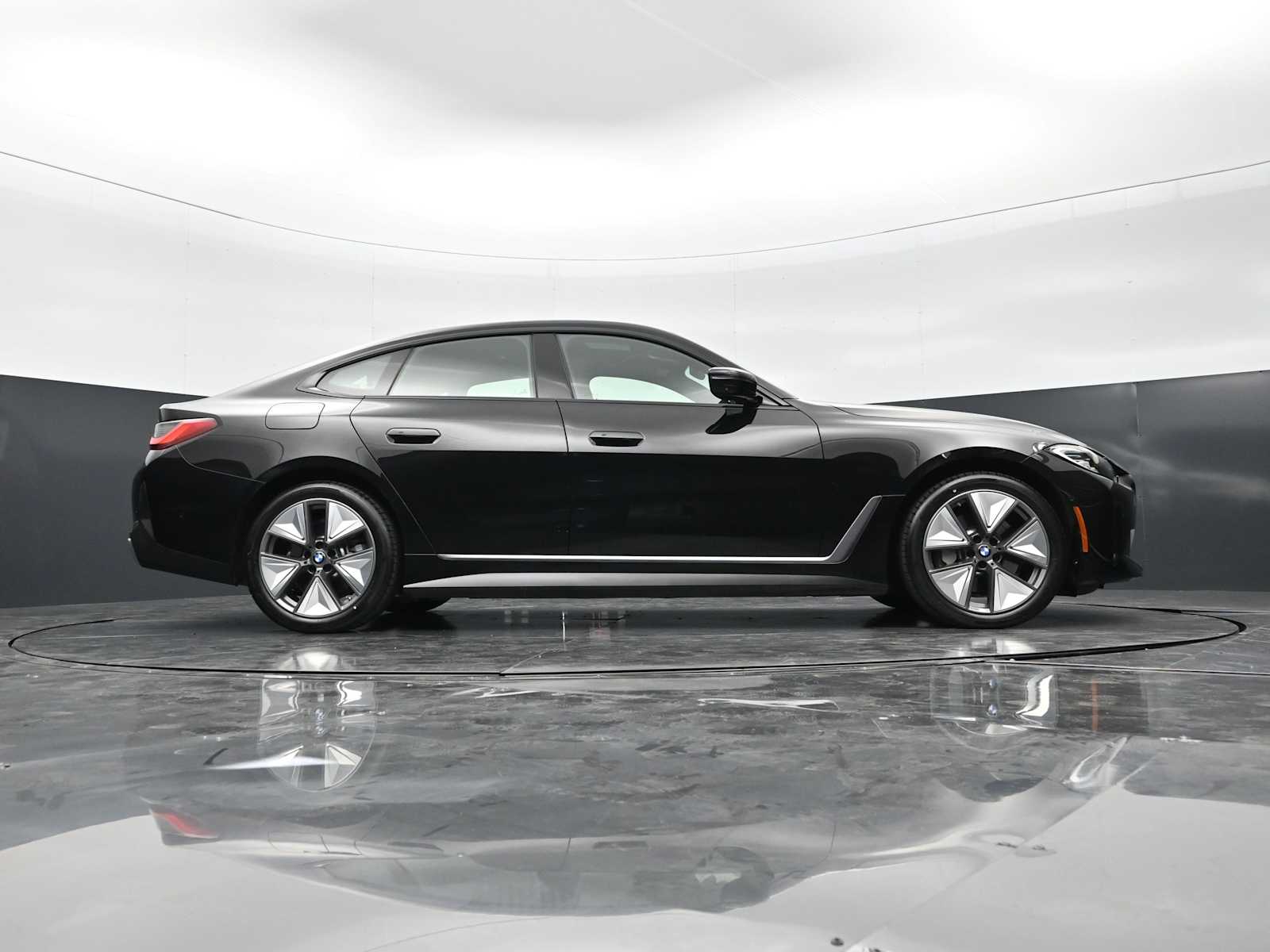 Thumbnail: 2023 BMW i4 - 27