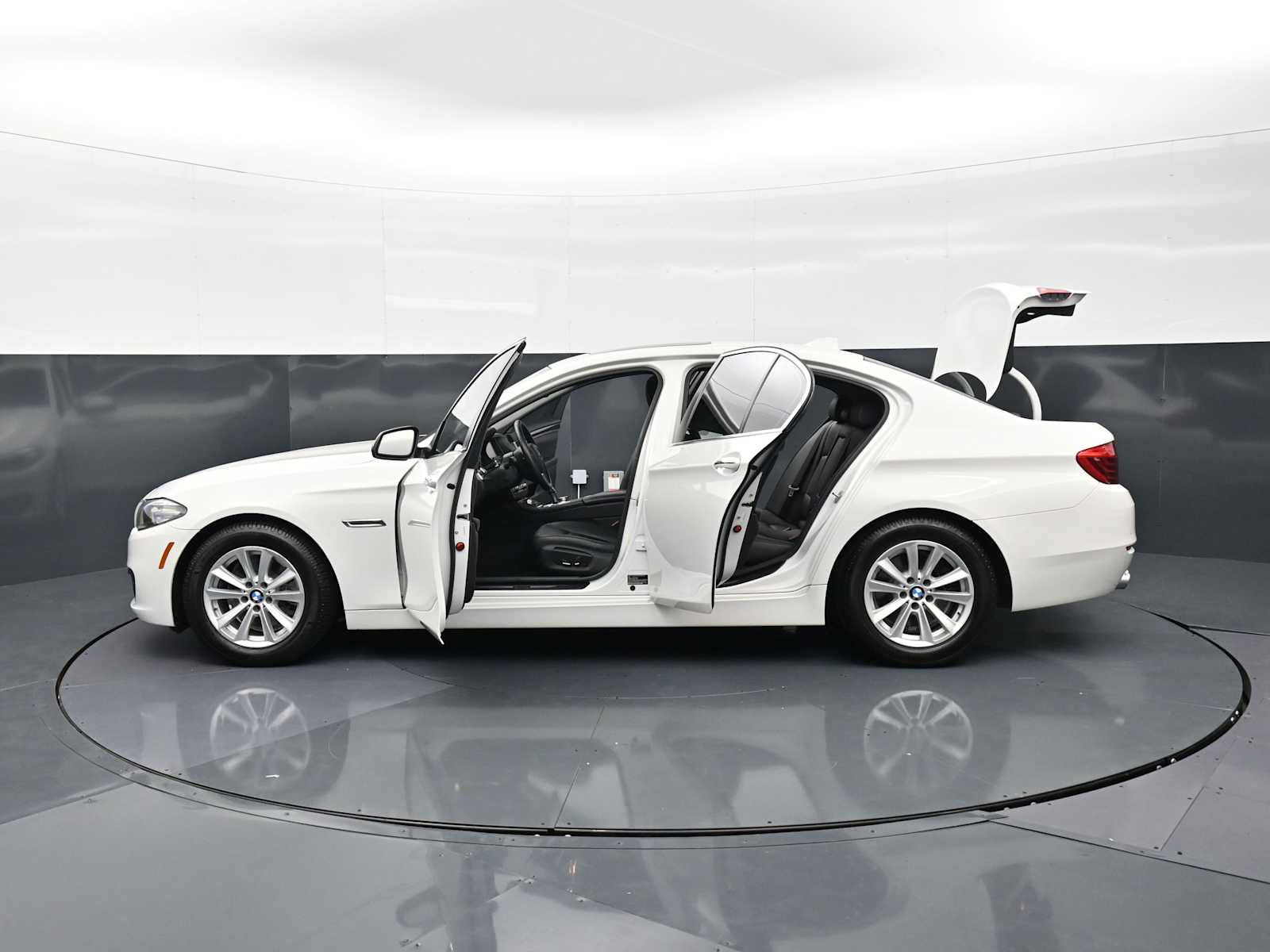 Thumbnail: 2015 BMW 5 Series - 36