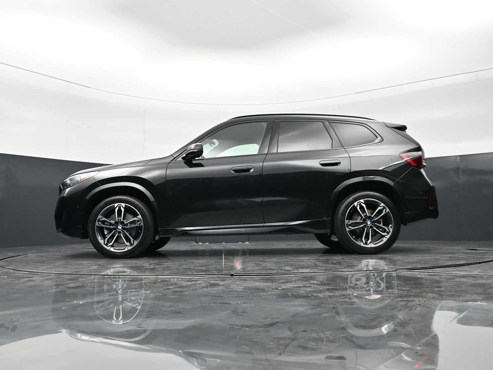 Thumbnail: 2023 BMW X1 - 31