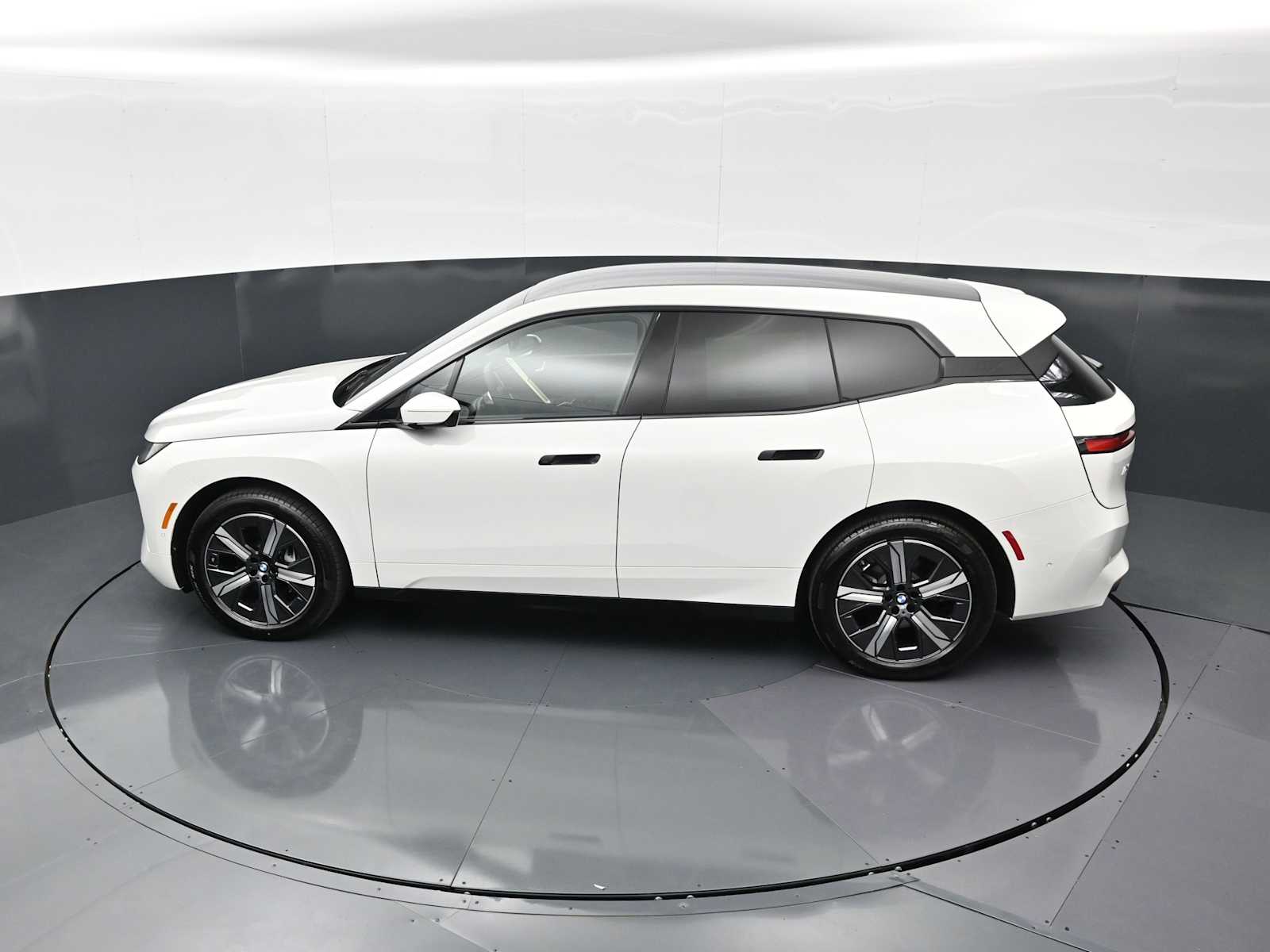 Thumbnail: 2026 BMW iX - 16