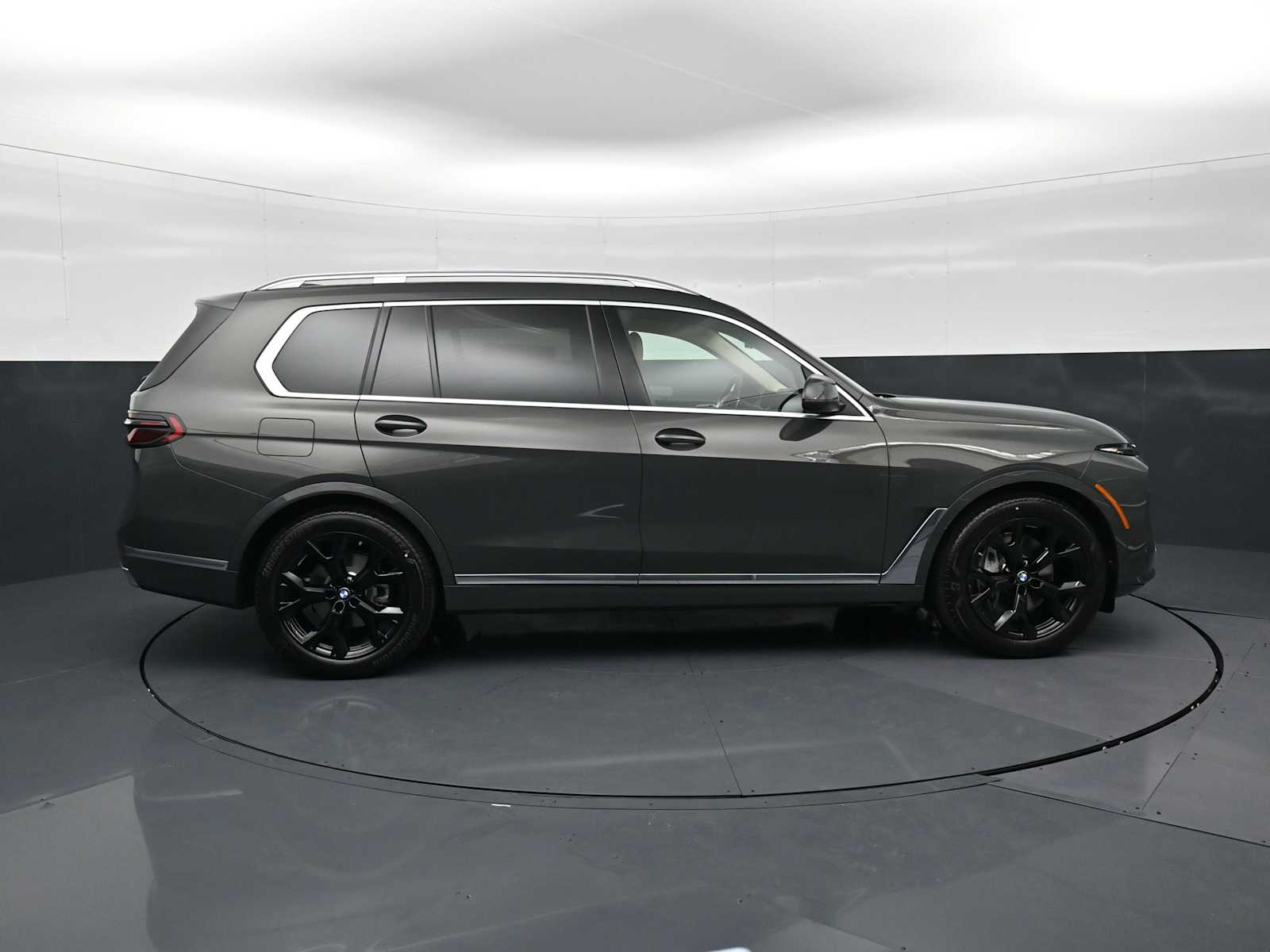 Thumbnail: 2027 BMW X7 - 4