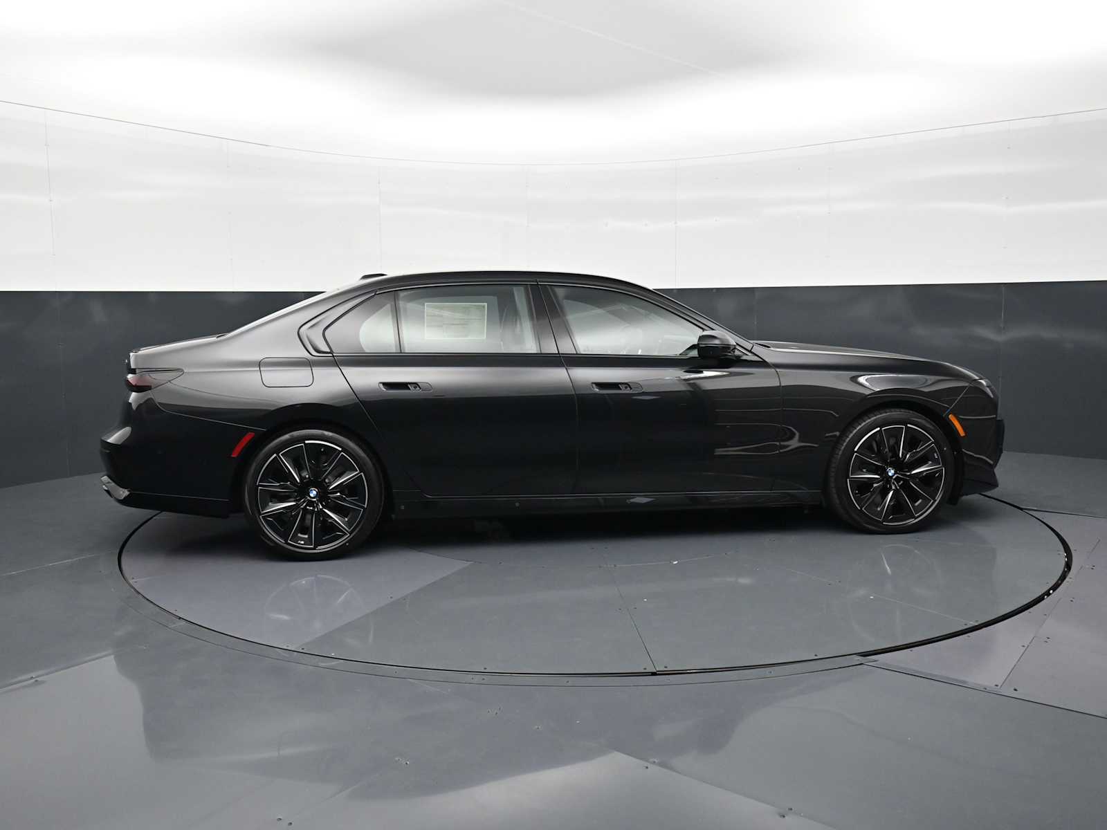 Thumbnail: 2026 BMW 7 Series - 4