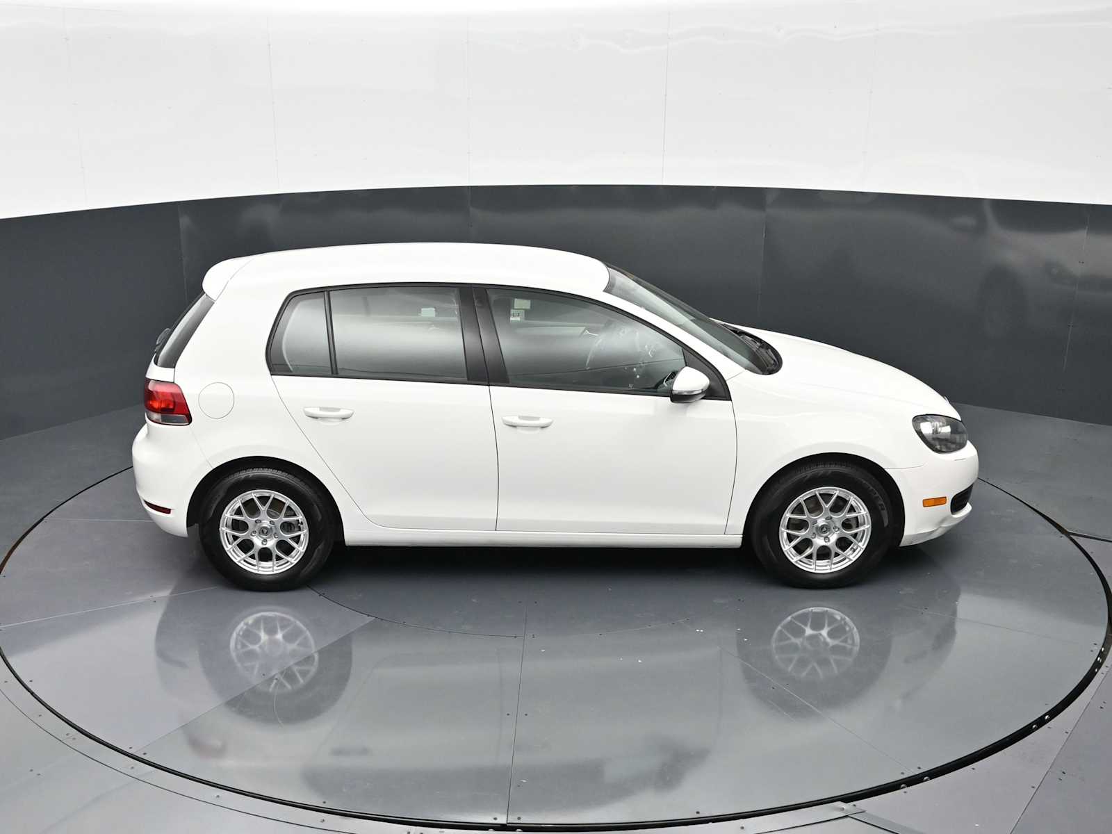 Thumbnail: 2010 Volkswagen Golf - 19