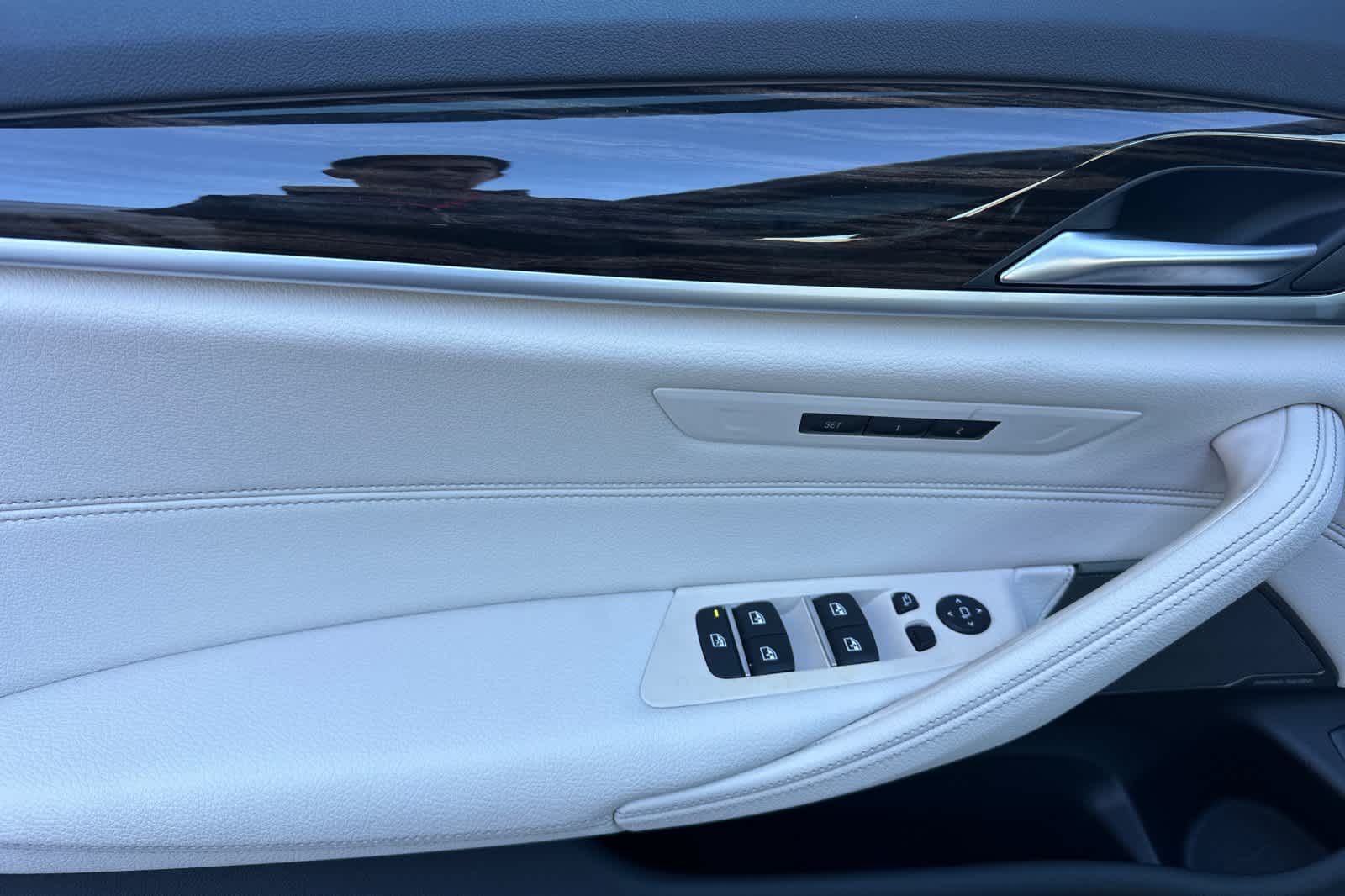 Thumbnail: 2023 BMW 5 Series - 12