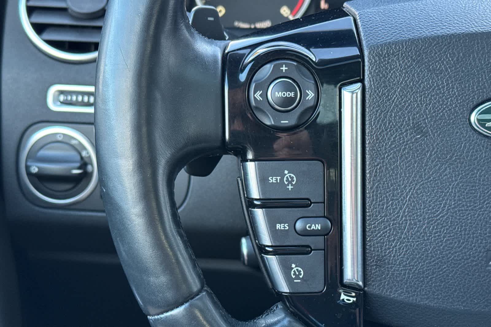 Thumbnail: 2016 Land Rover LR4 - 28
