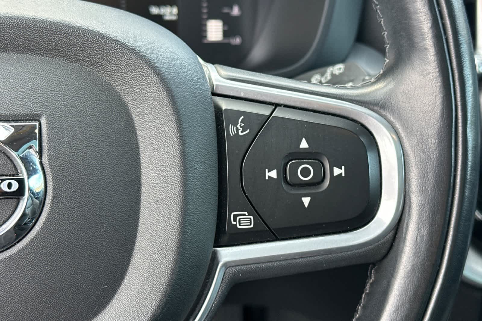 Thumbnail: 2018 Volvo XC60 - 26