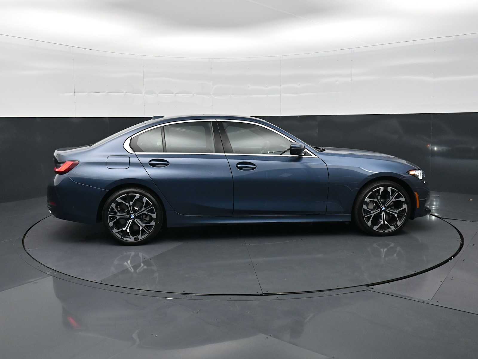 Thumbnail: 2026 BMW 3 Series - 4