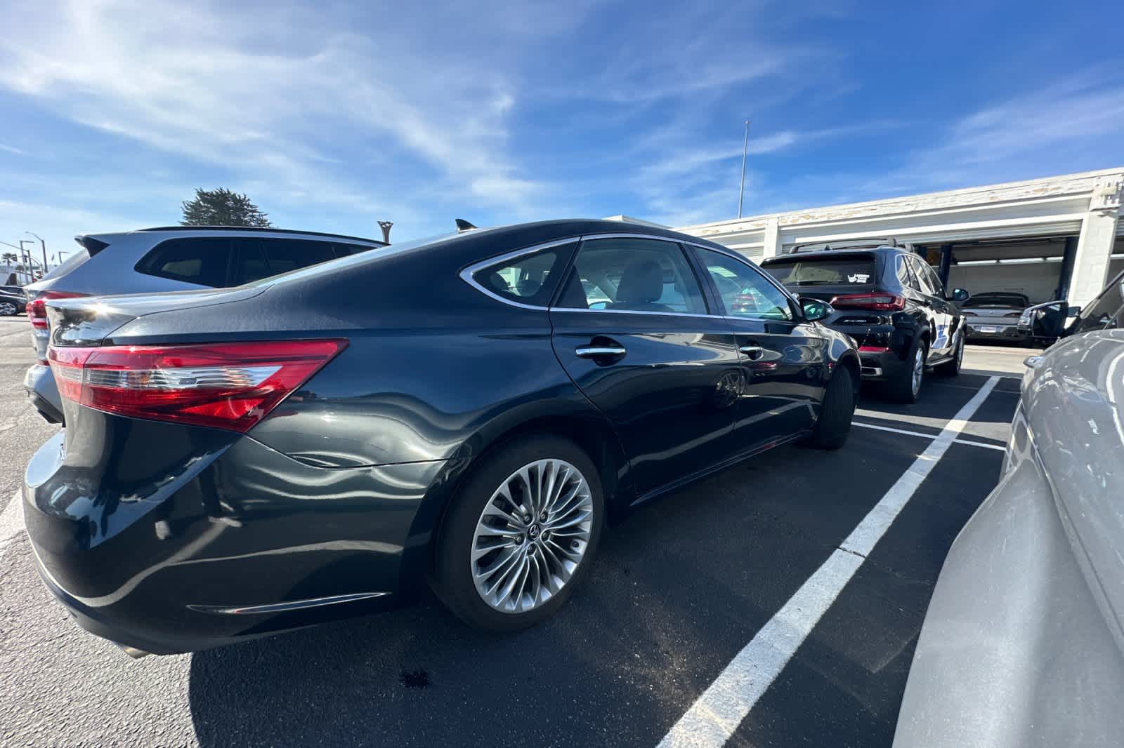 2017 Toyota Avalon Limited photo 2