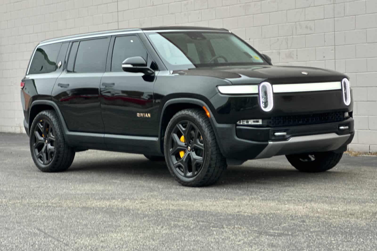 Thumbnail: 2023 Rivian R1S - 5