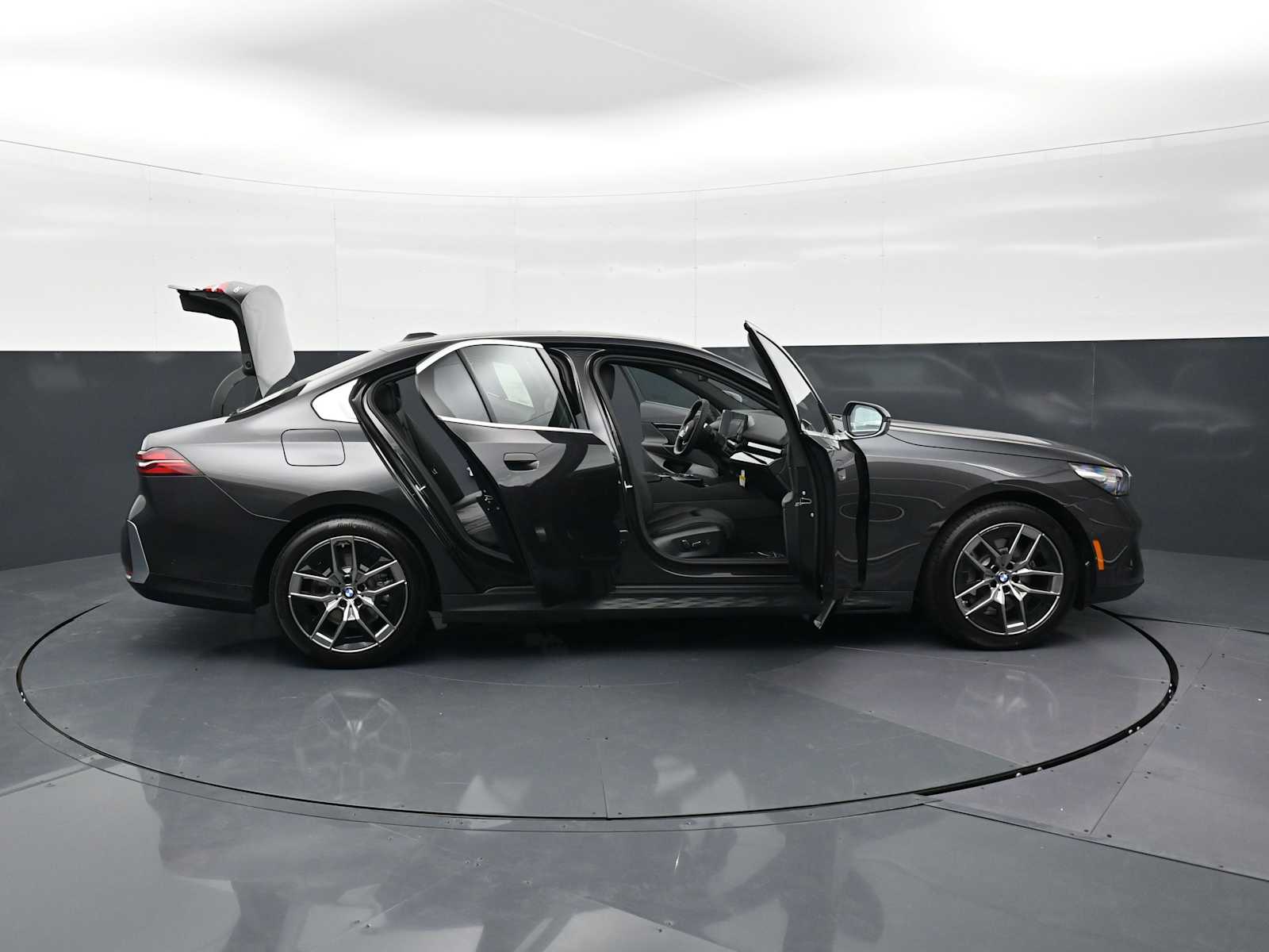 Thumbnail: 2026 BMW 5 Series - 35