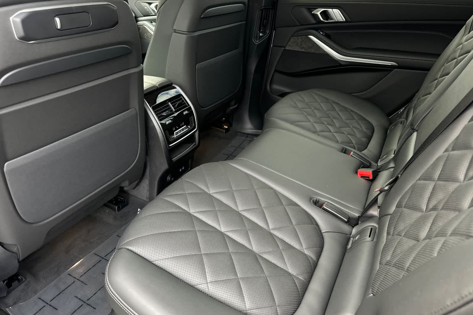 Thumbnail: 2026 BMW X7 - 4