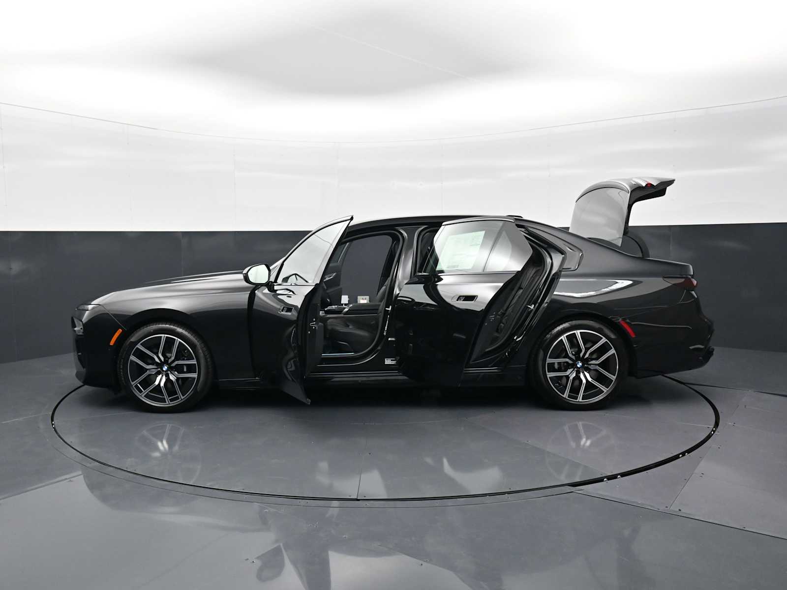 Thumbnail: 2026 BMW 7 Series - 35