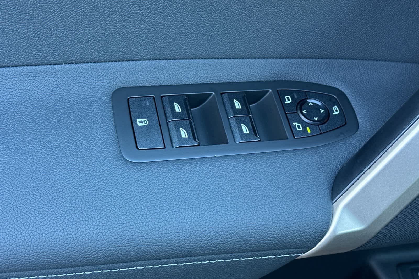 Thumbnail: 2026 BMW iX - 14