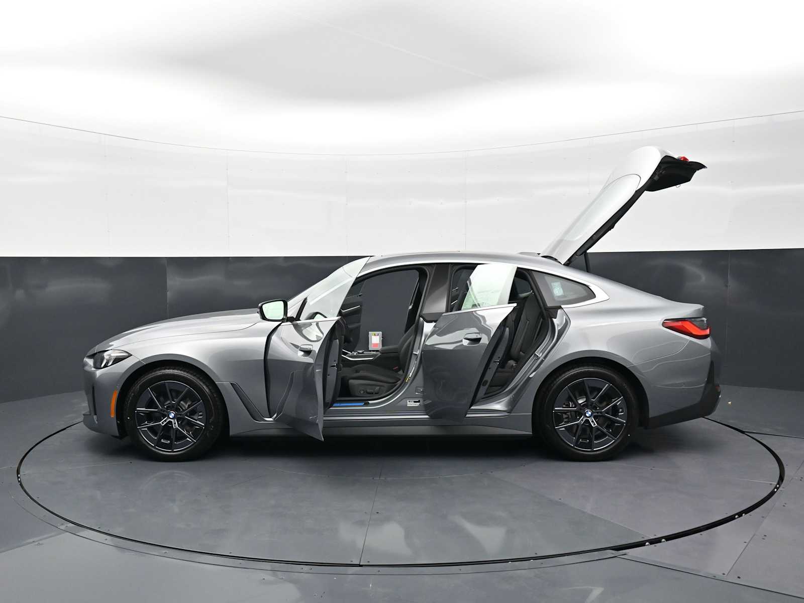 Thumbnail: 2026 BMW i4 - 36