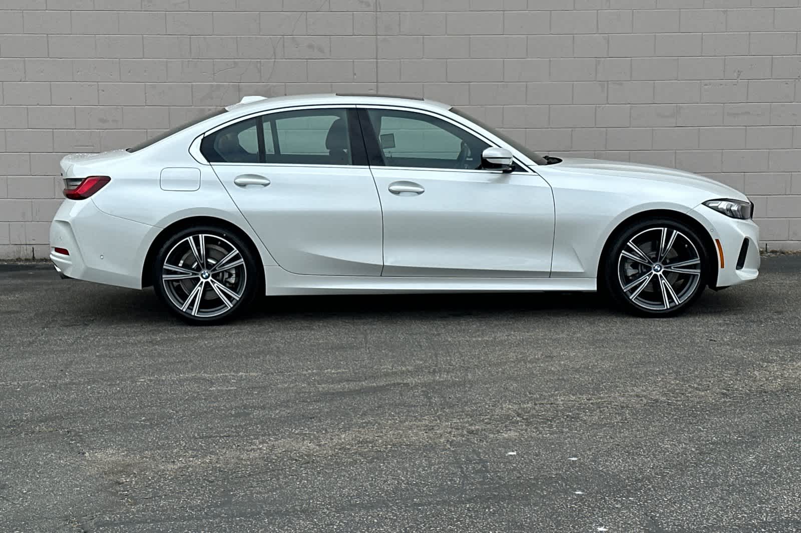 Thumbnail: 2024 BMW 3 Series - 6