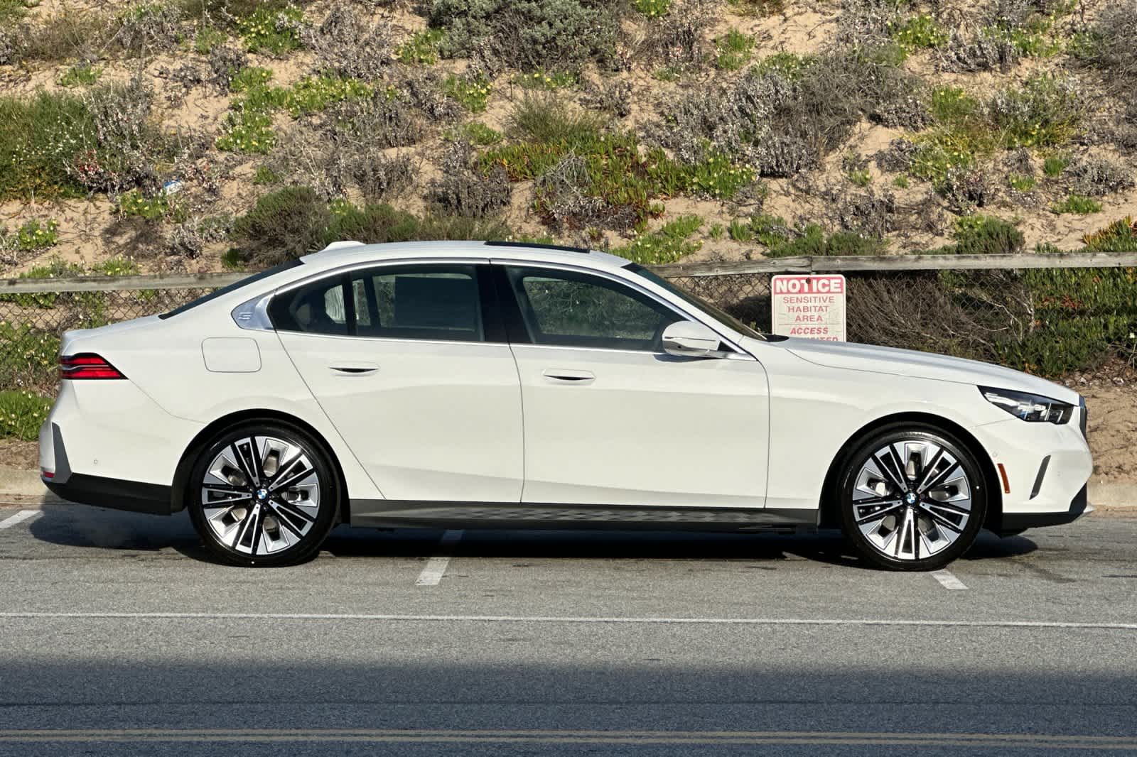 Thumbnail: 2026 BMW 5 Series - 8