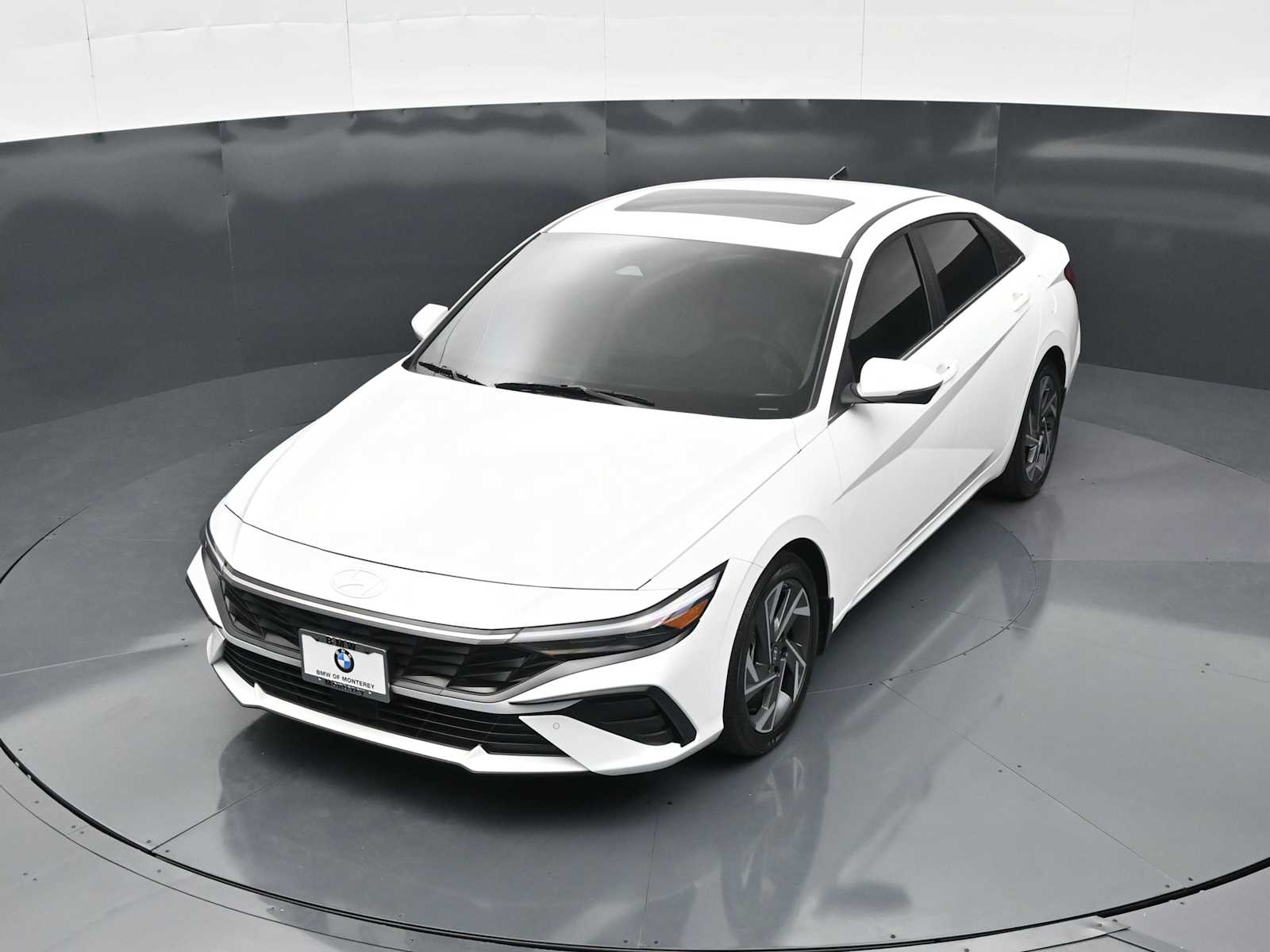 2024 Hyundai Elantra Limited - Photo 17
