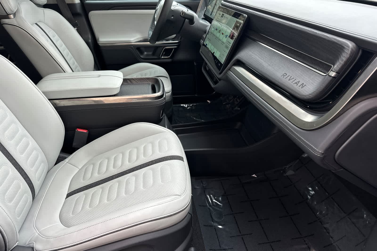Thumbnail: 2023 Rivian R1S - 16