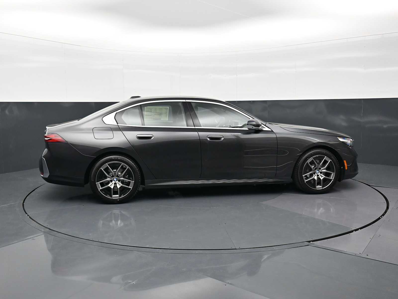 Thumbnail: 2026 BMW 5 Series - 4