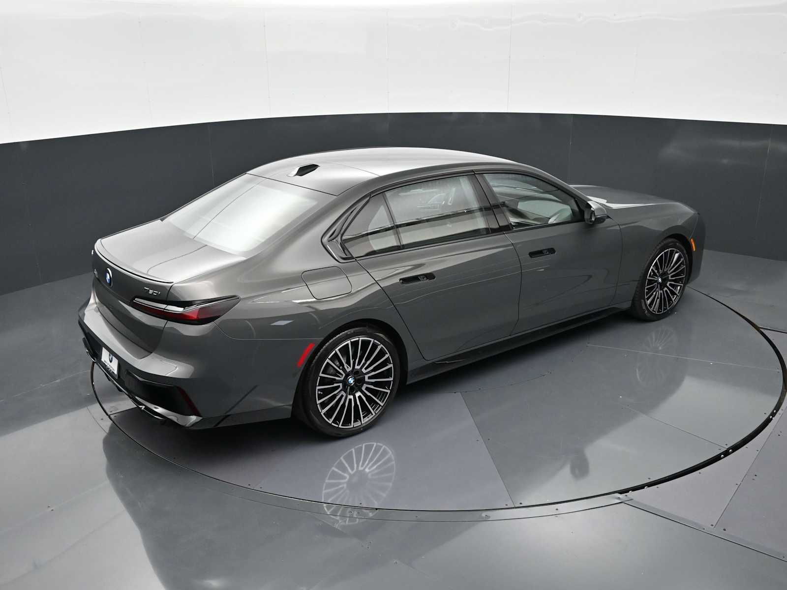 Thumbnail: 2026 BMW 7 Series - 21