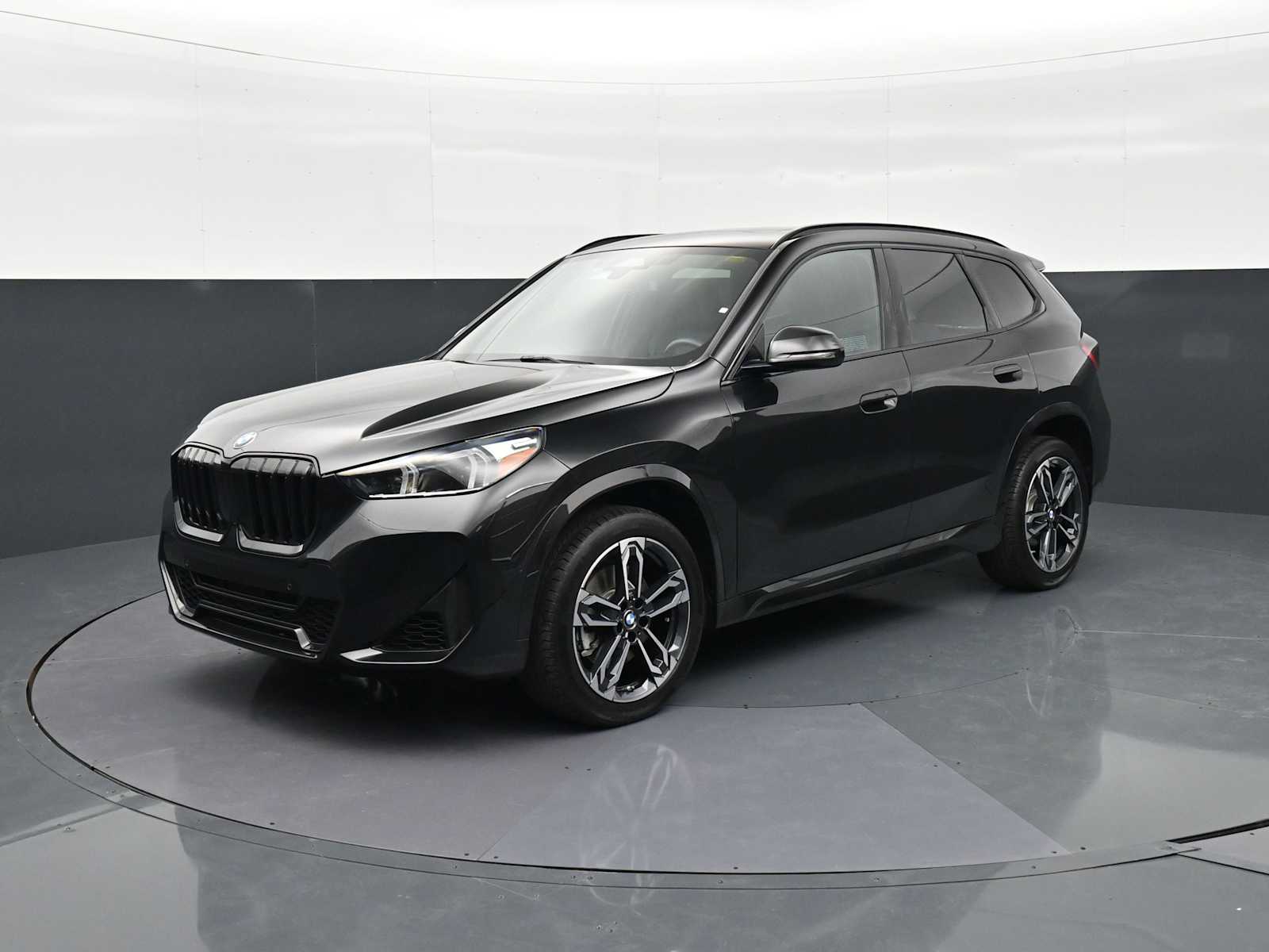 Thumbnail: 2023 BMW X1 - 1