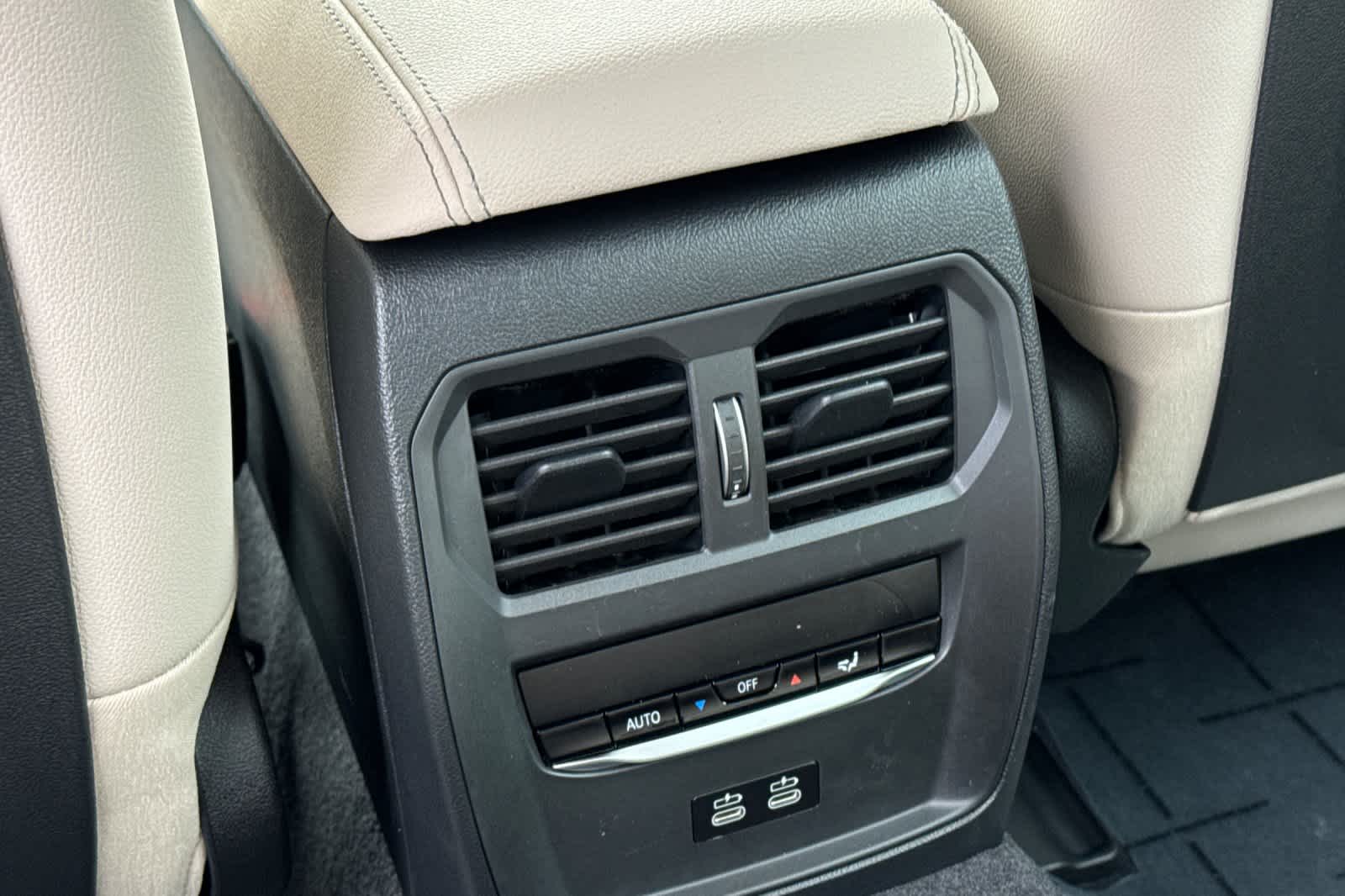 Thumbnail: 2025 BMW i4 - 16