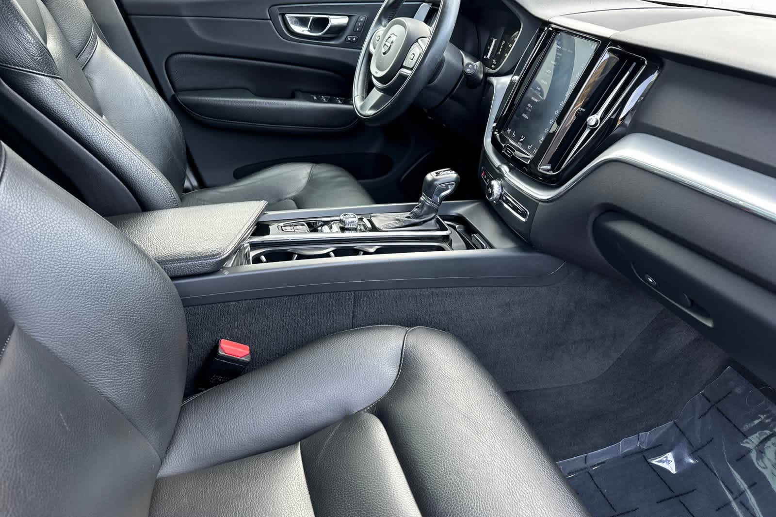 Thumbnail: 2018 Volvo XC60 - 16