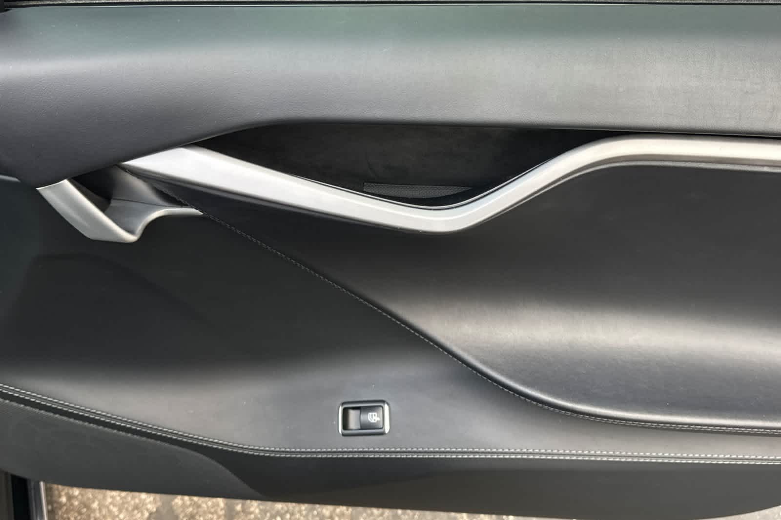 Thumbnail: 2020 Tesla Model S - 18