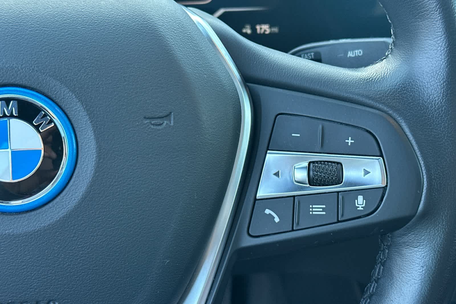 Thumbnail: 2023 BMW i4 - 28