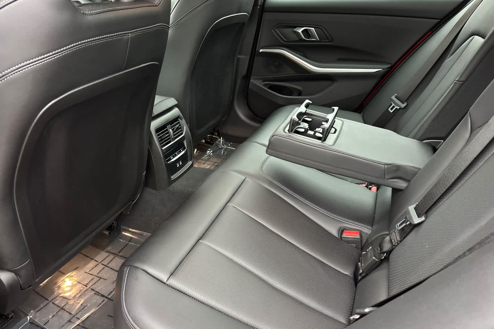 Thumbnail: 2024 BMW 3 Series - 4