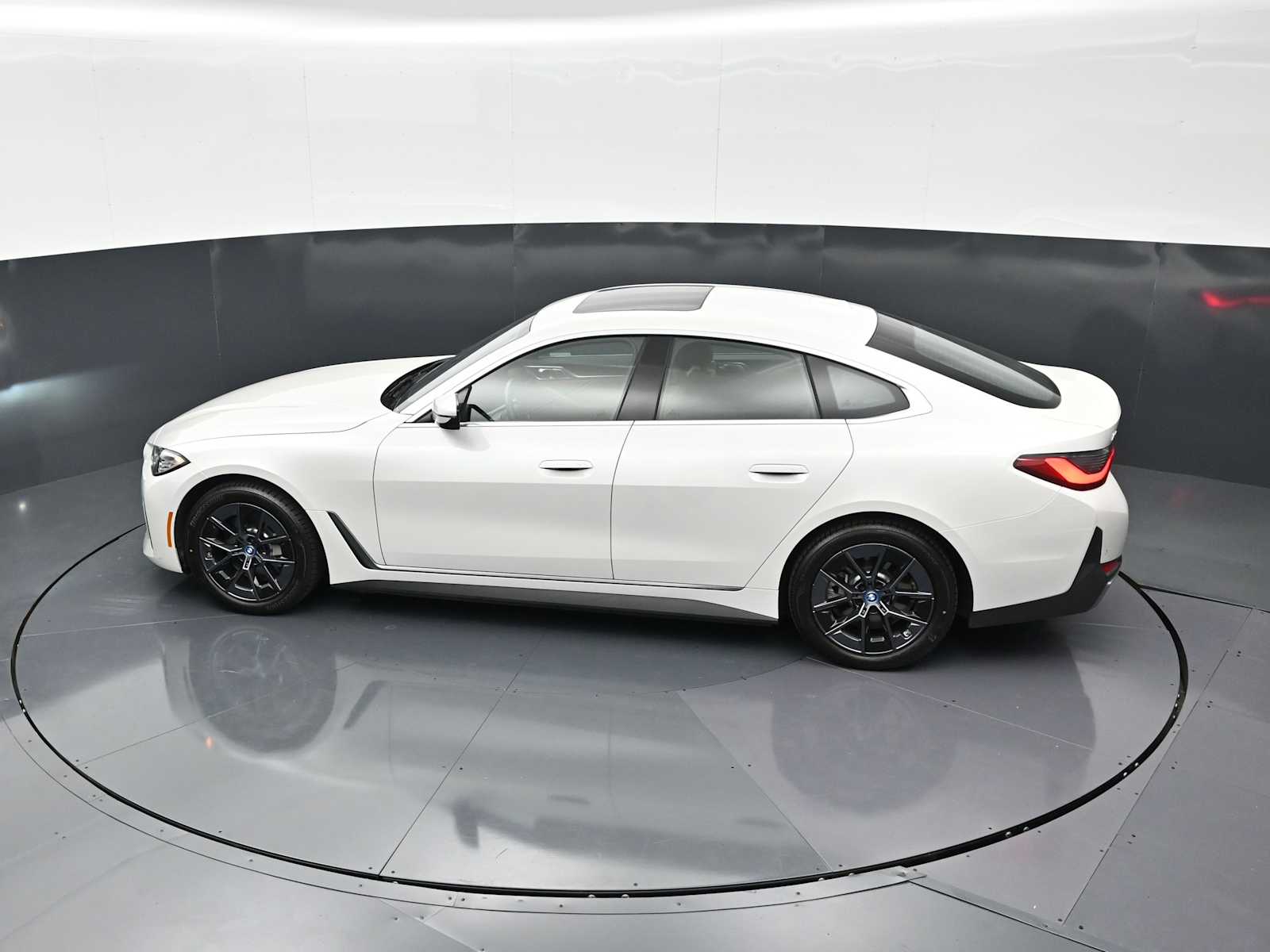Thumbnail: 2023 BMW i4 - 24